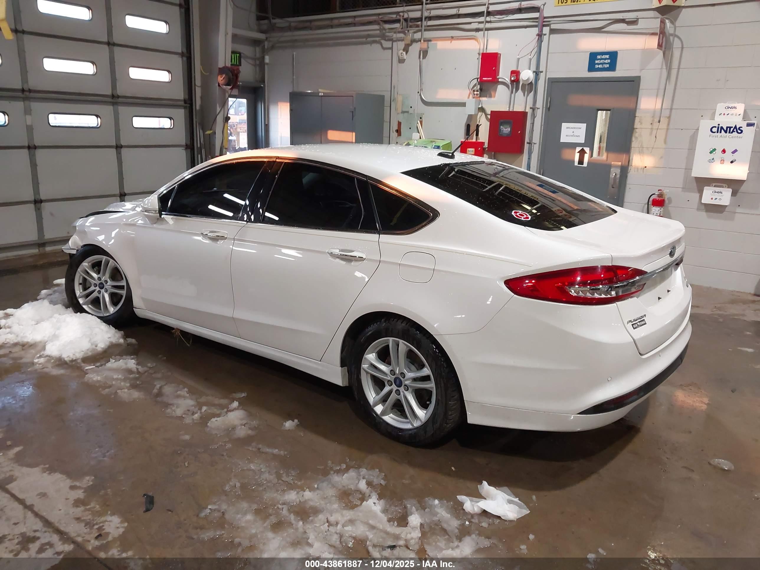 FORD FUSION image 3