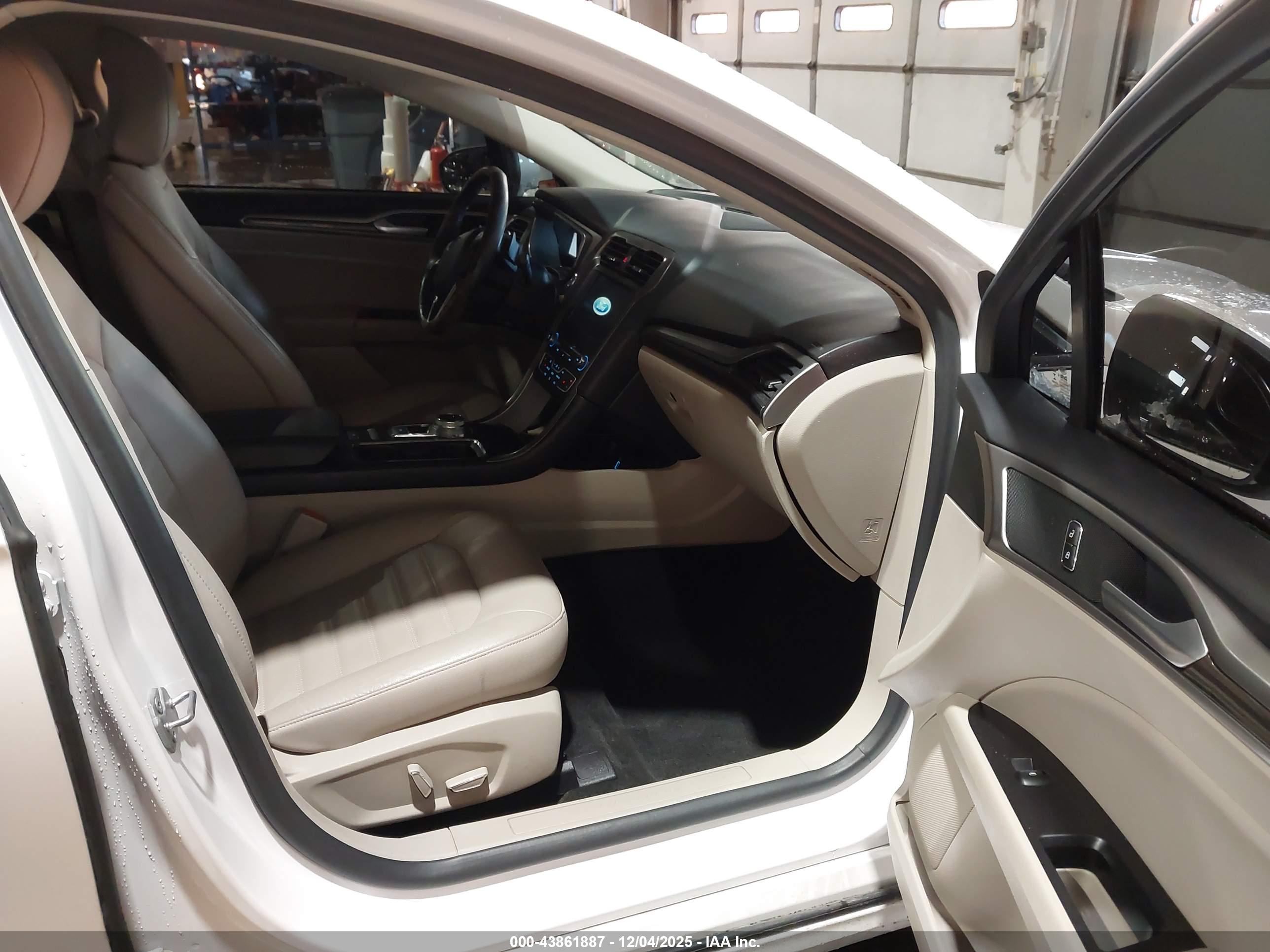 FORD FUSION image 5