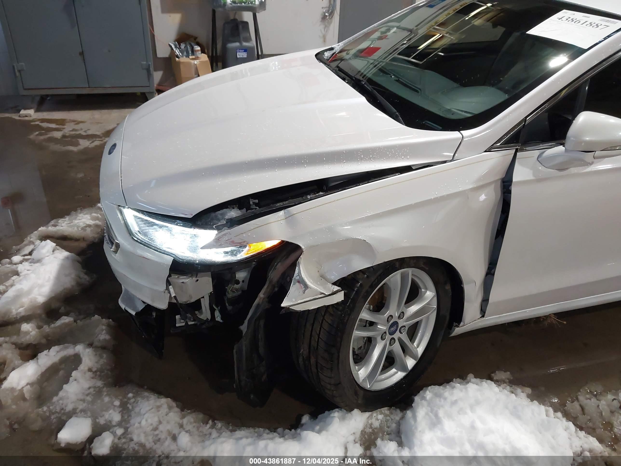 FORD FUSION image 6
