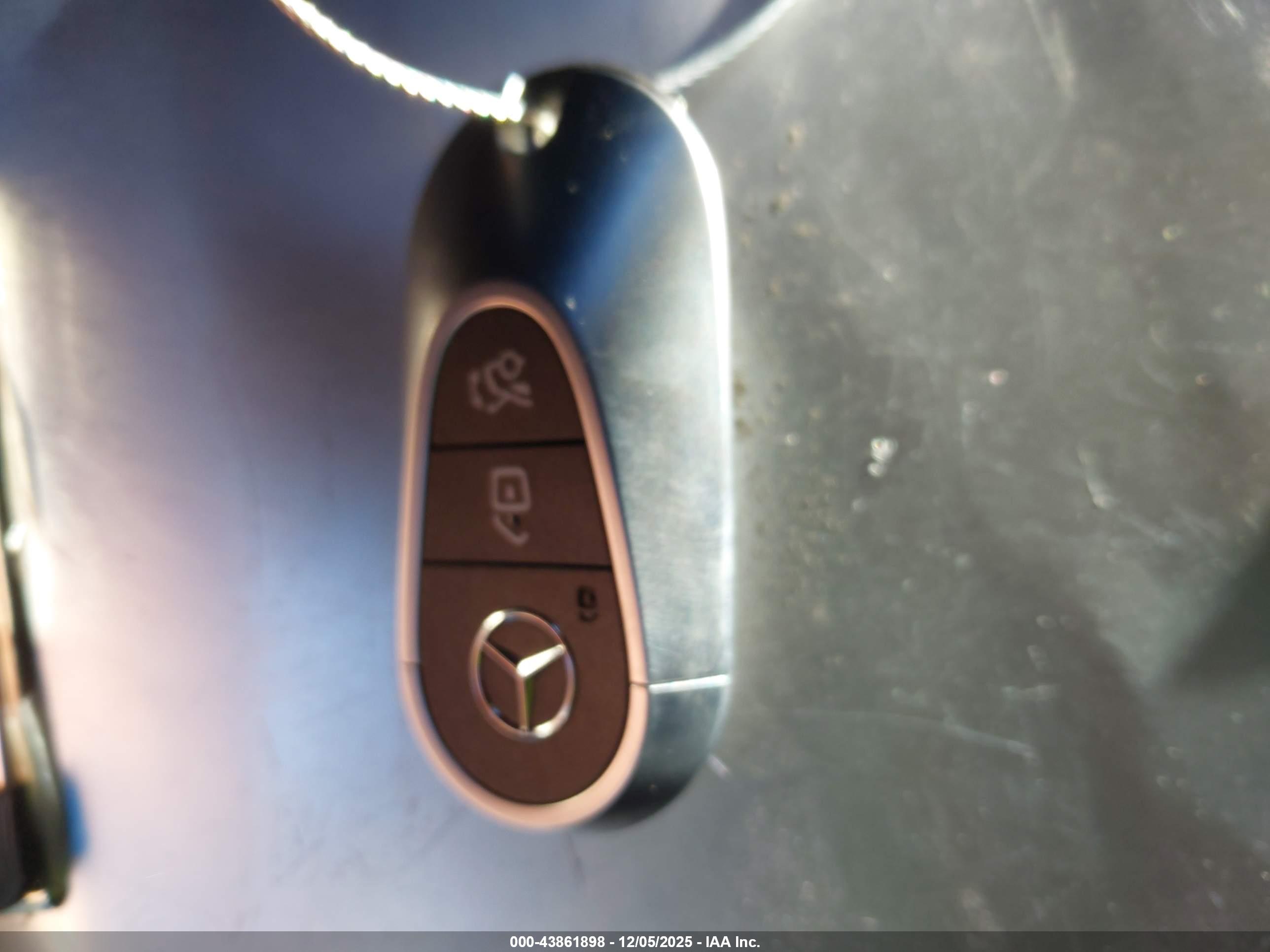 MERCEDES-BENZ GLC image 11