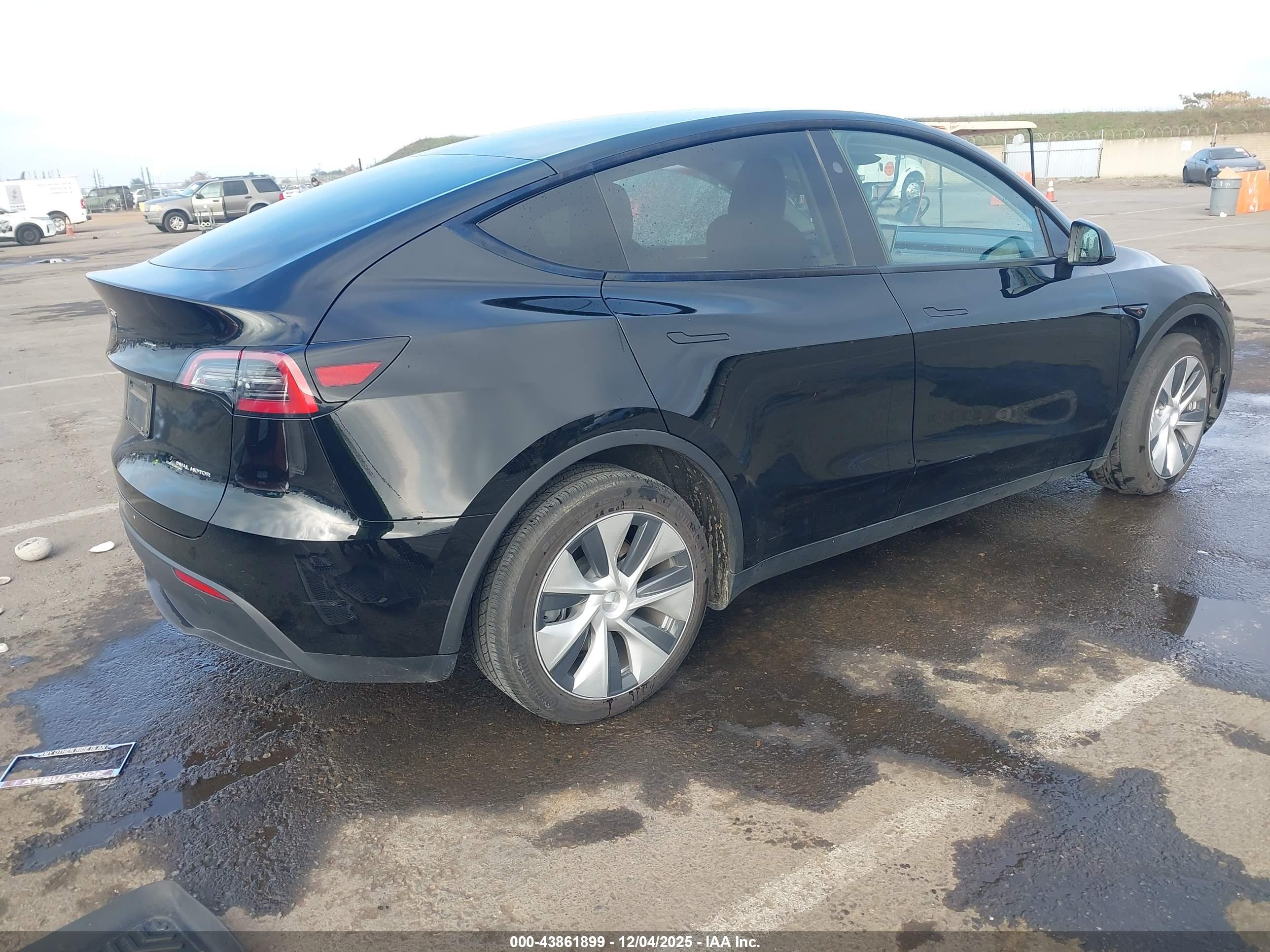 TESLA MODEL image 4