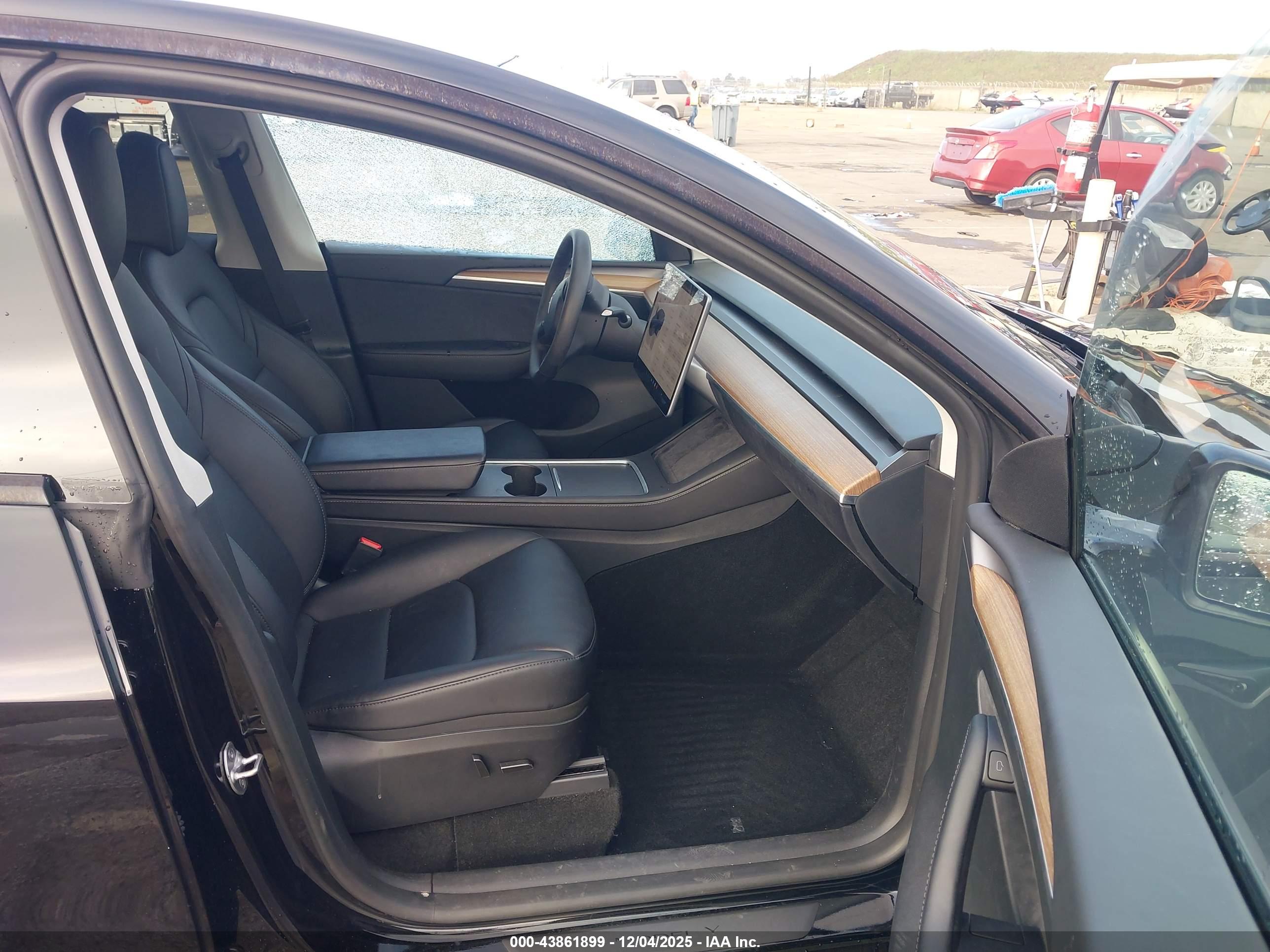 TESLA MODEL image 5