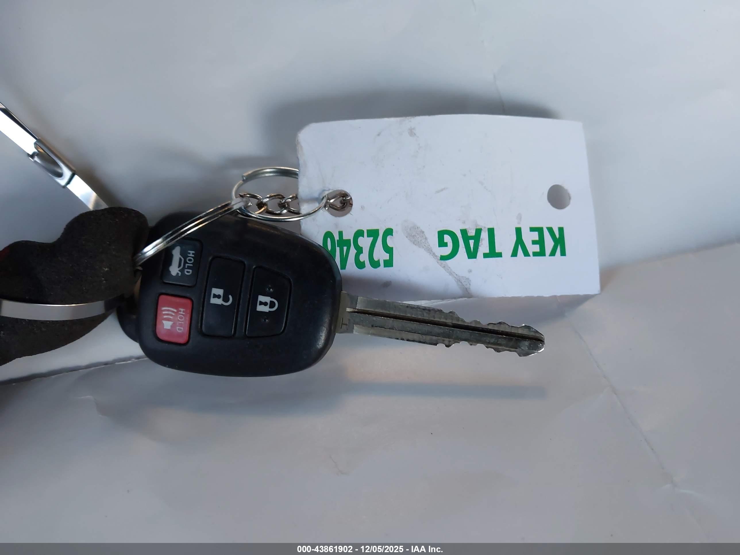 TOYOTA COROLLA image 11
