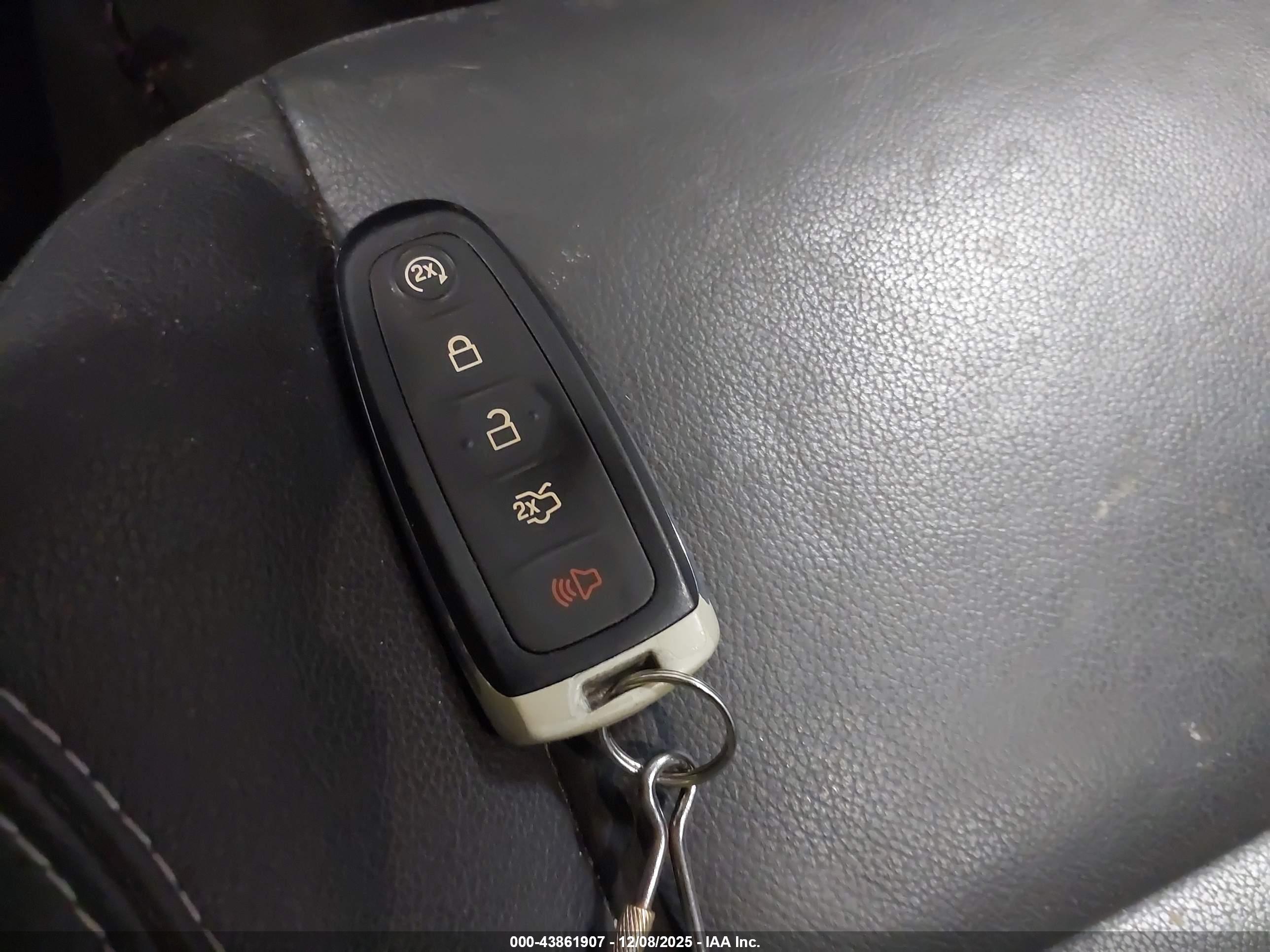 FORD ESCAPE image 11
