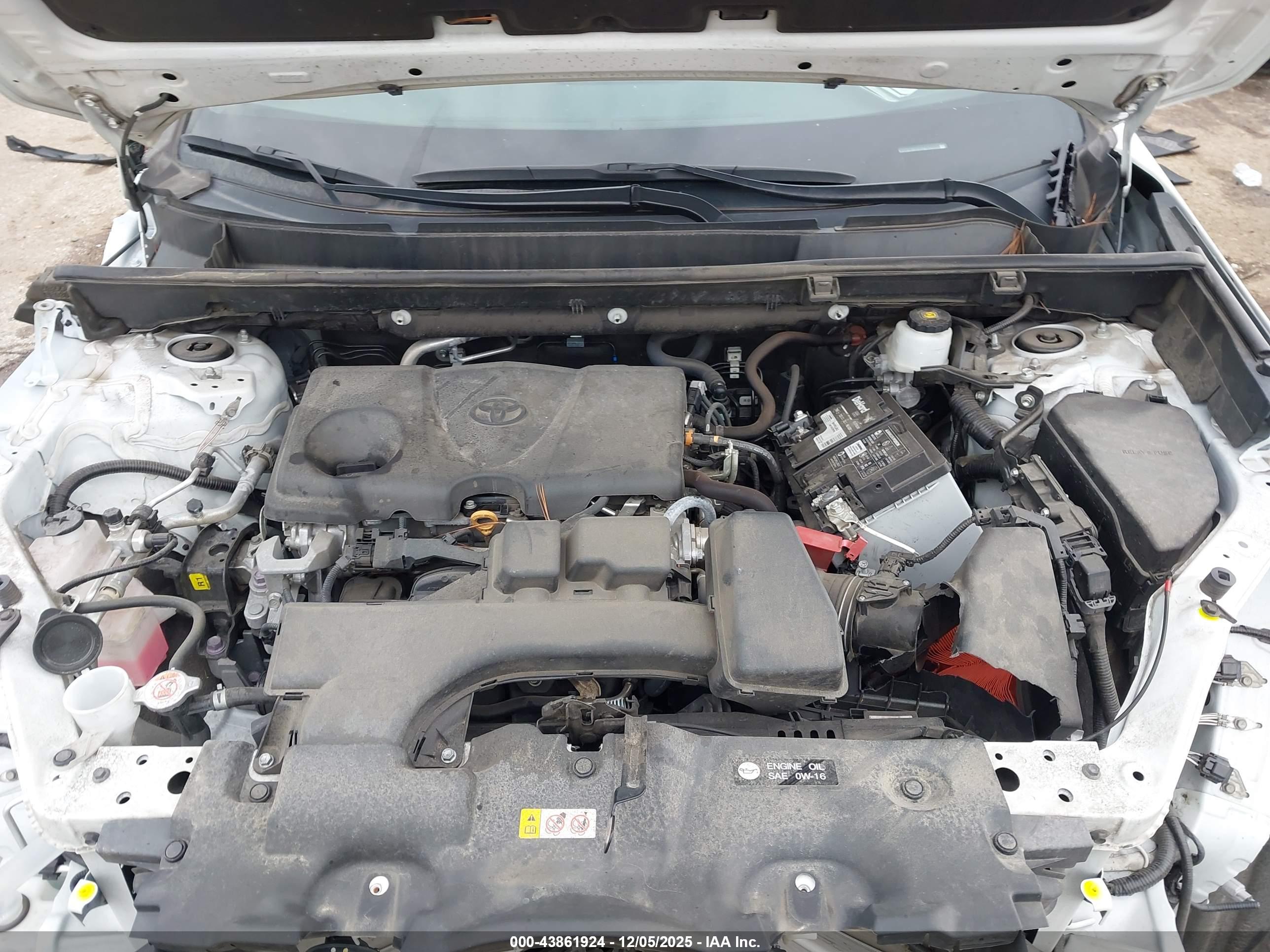 TOYOTA RAV4 image 10