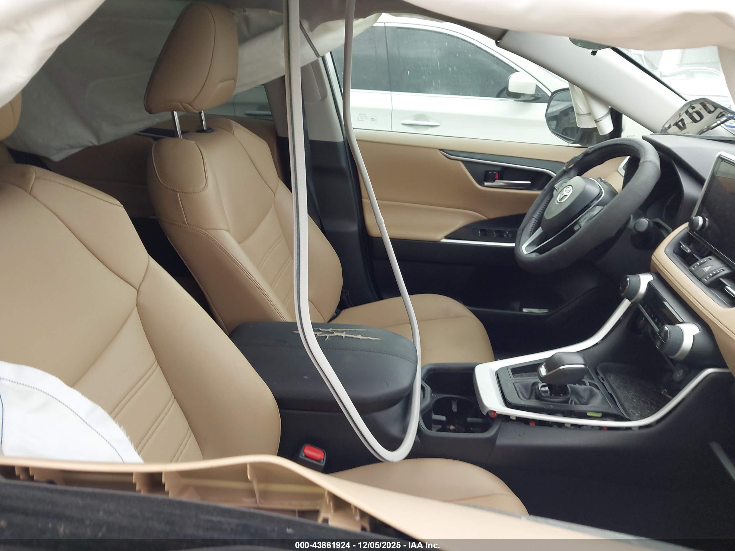 TOYOTA RAV4 image 5