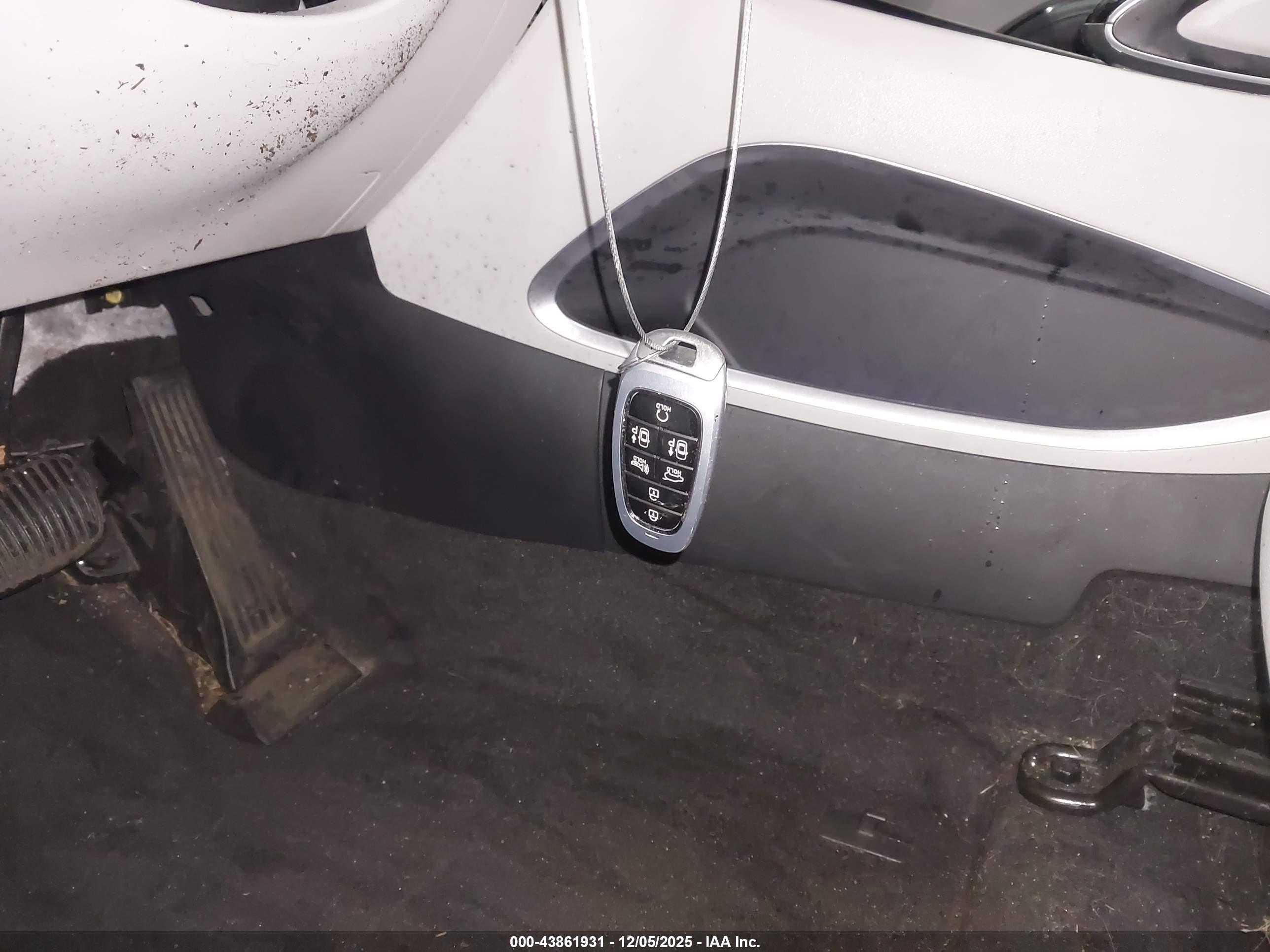 HYUNDAI TUCSON image 11