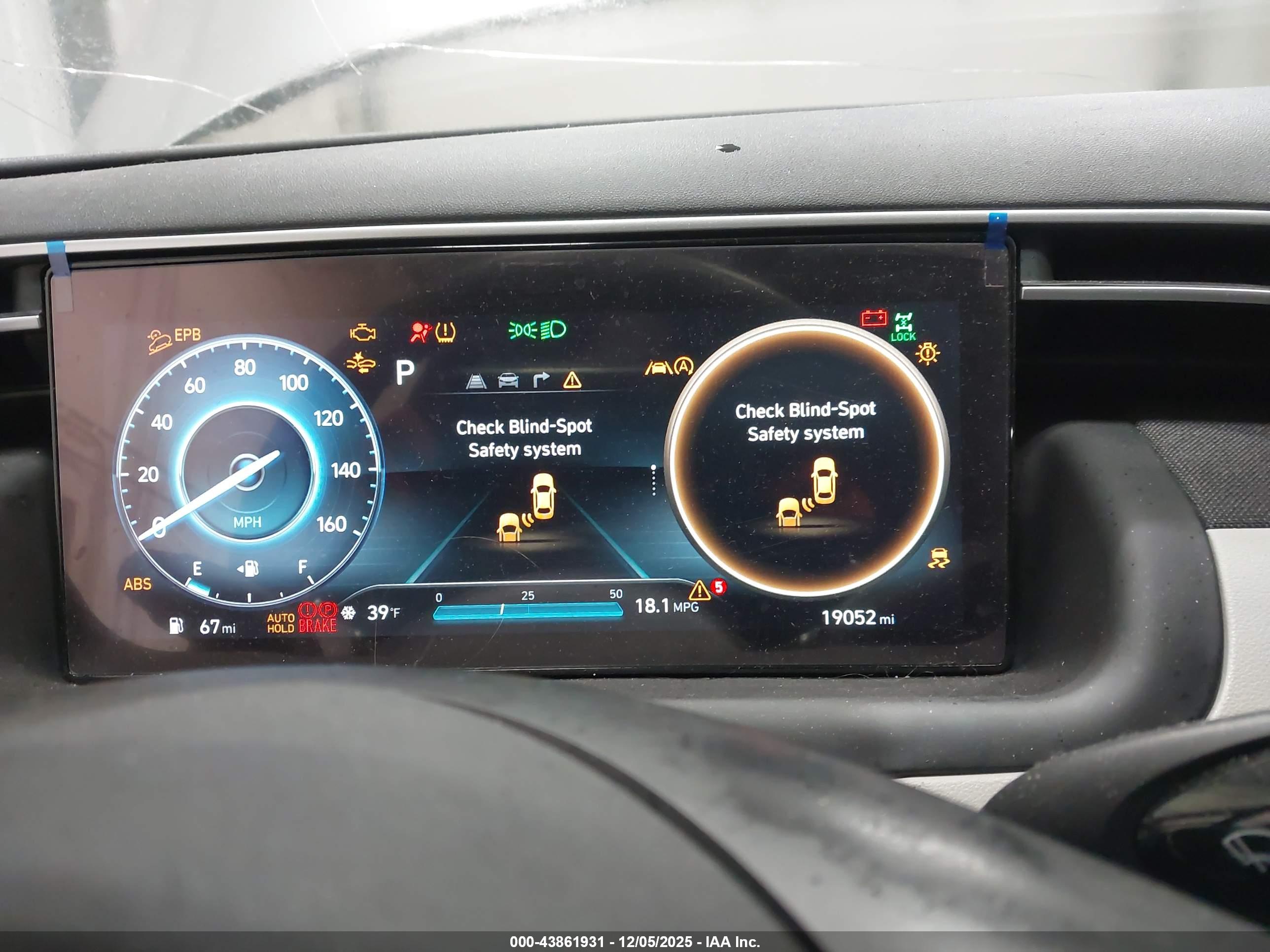 HYUNDAI TUCSON image 7