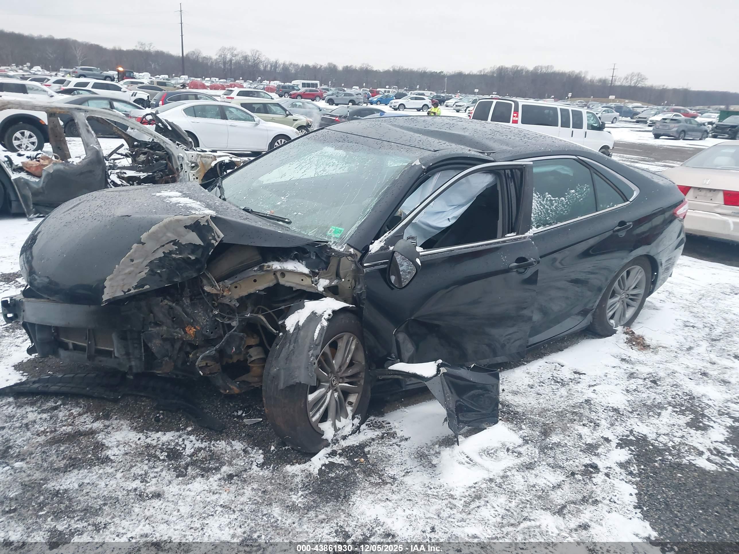 TOYOTA CAMRY image 2