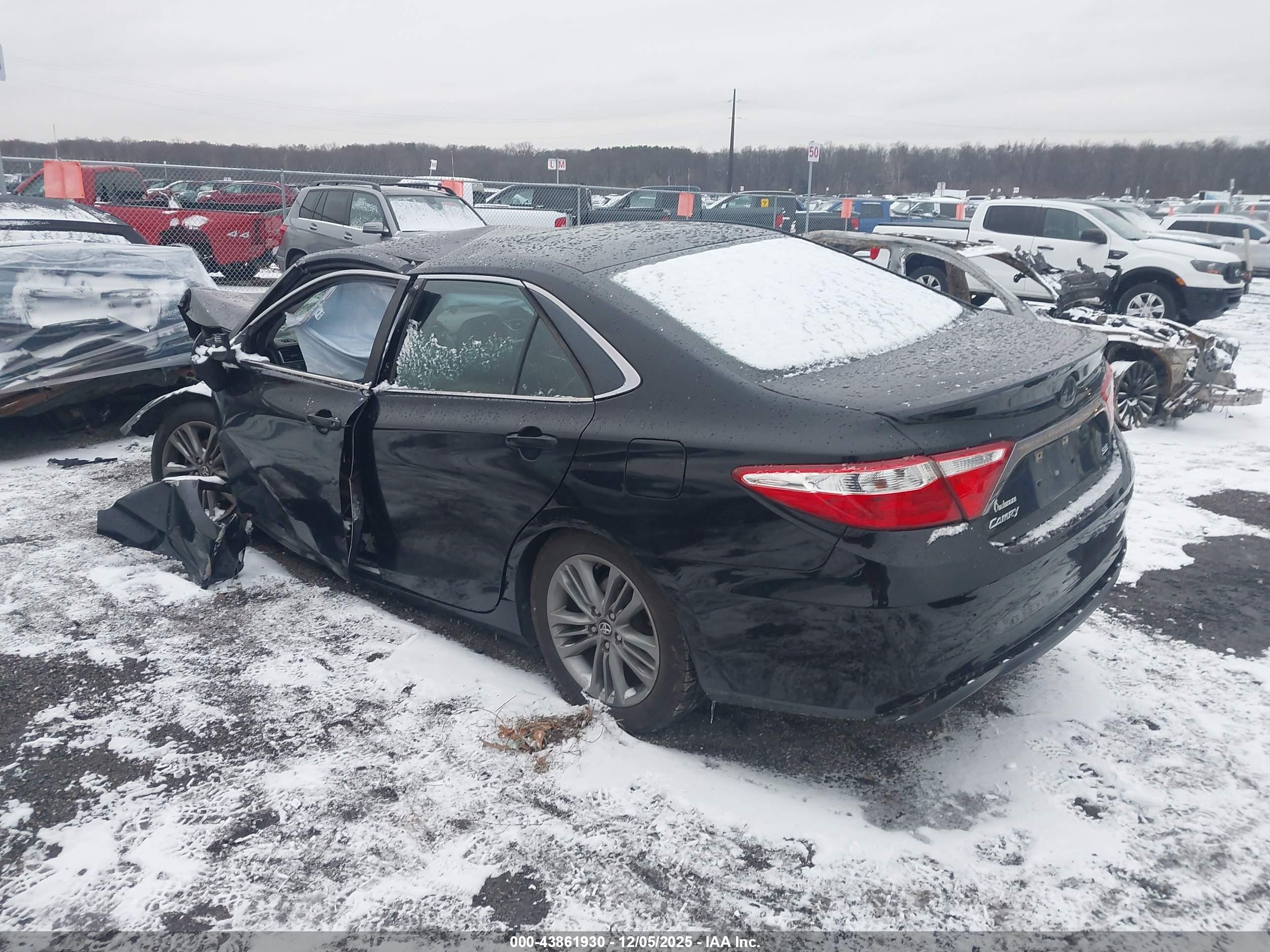 TOYOTA CAMRY image 3