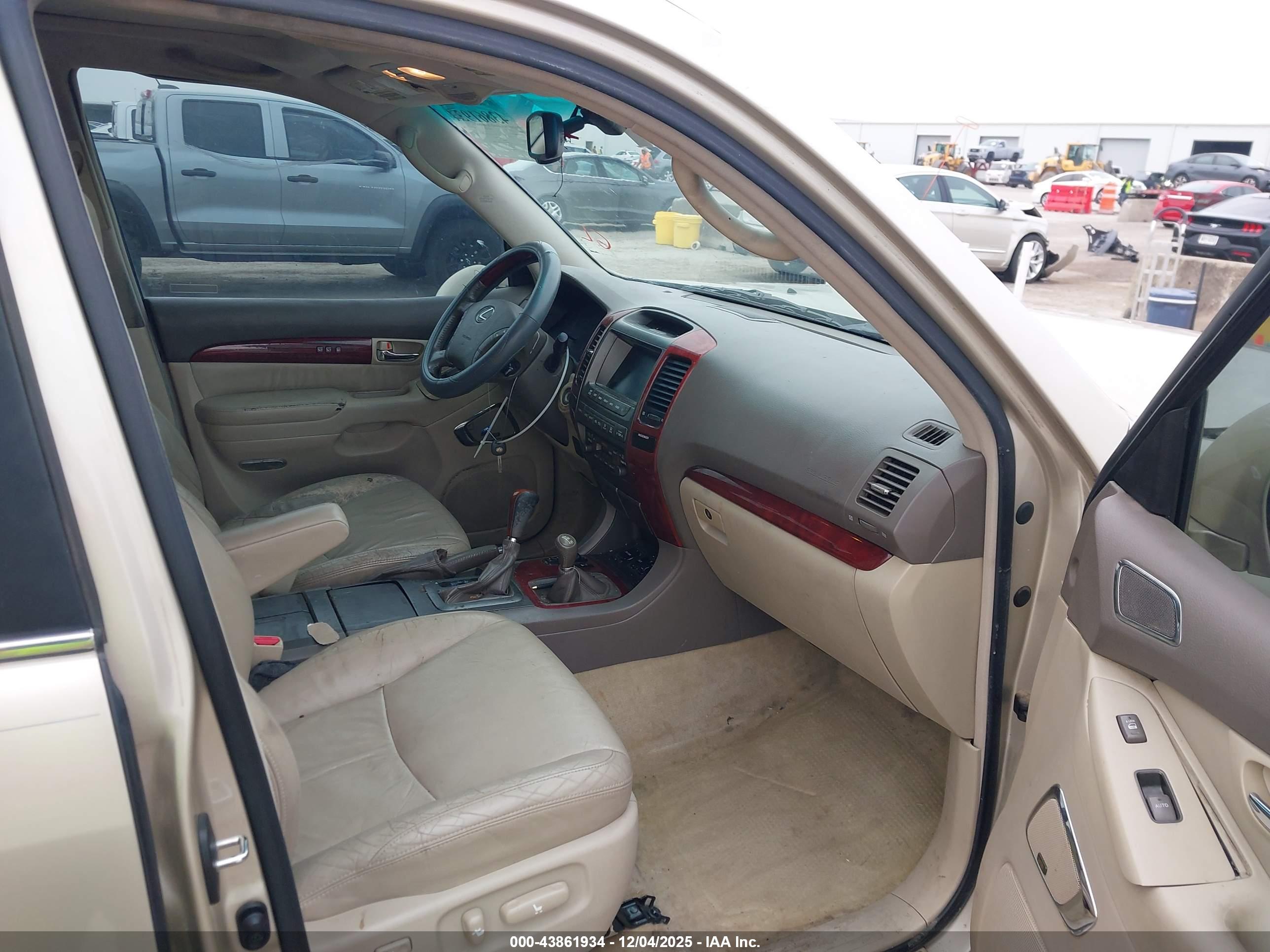 LEXUS GX image 5