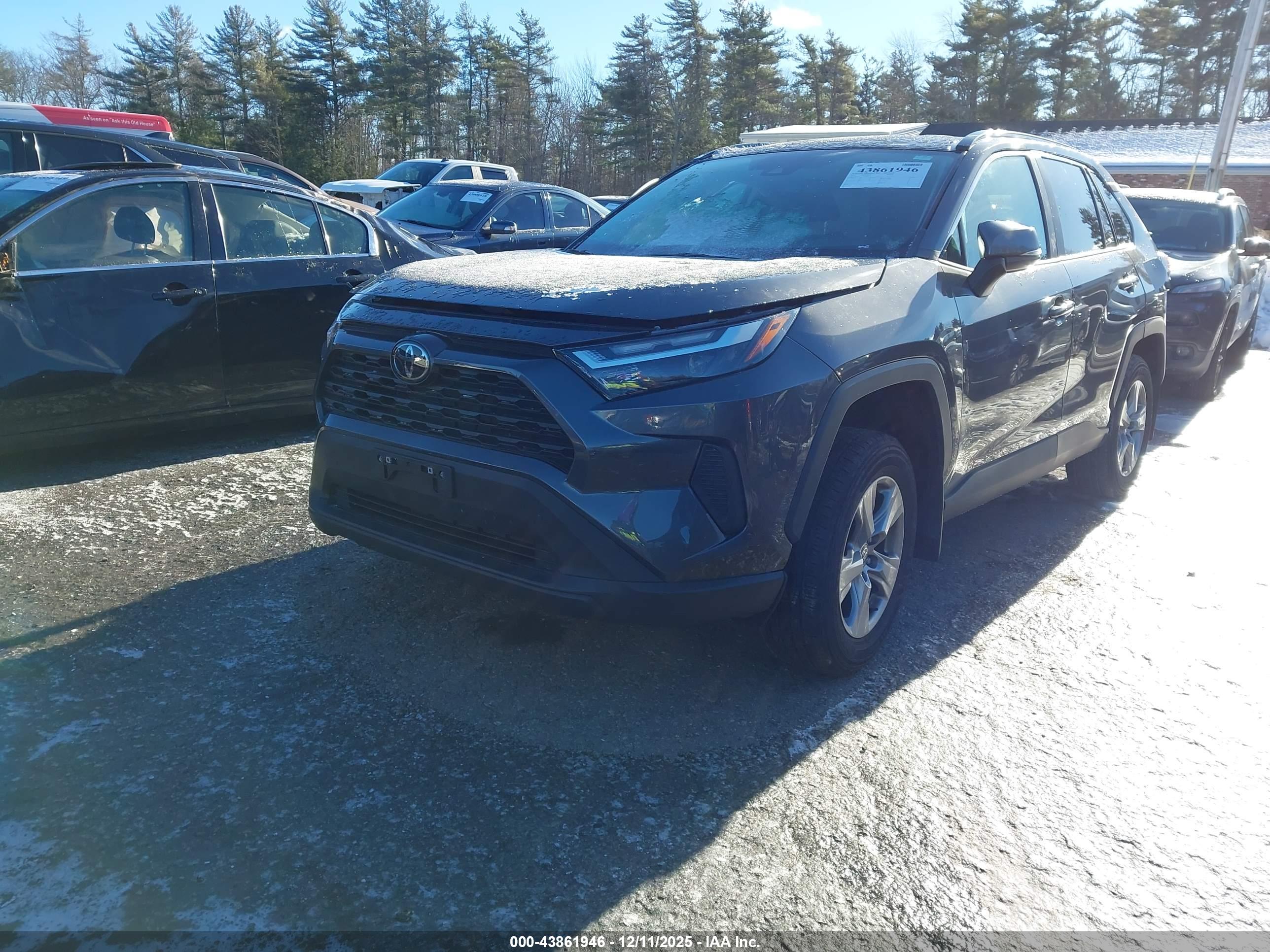 TOYOTA RAV4 image 2