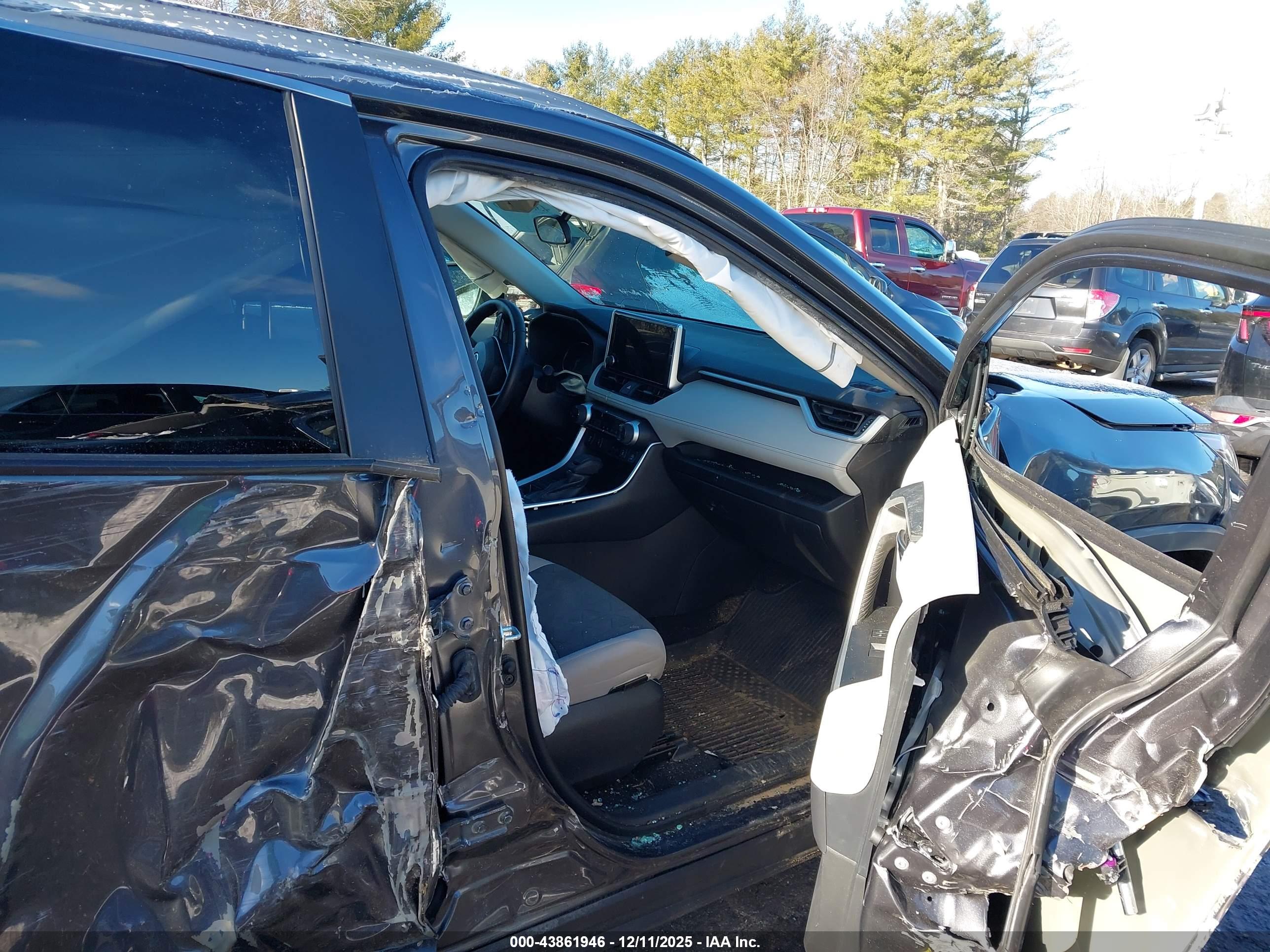 TOYOTA RAV4 image 5