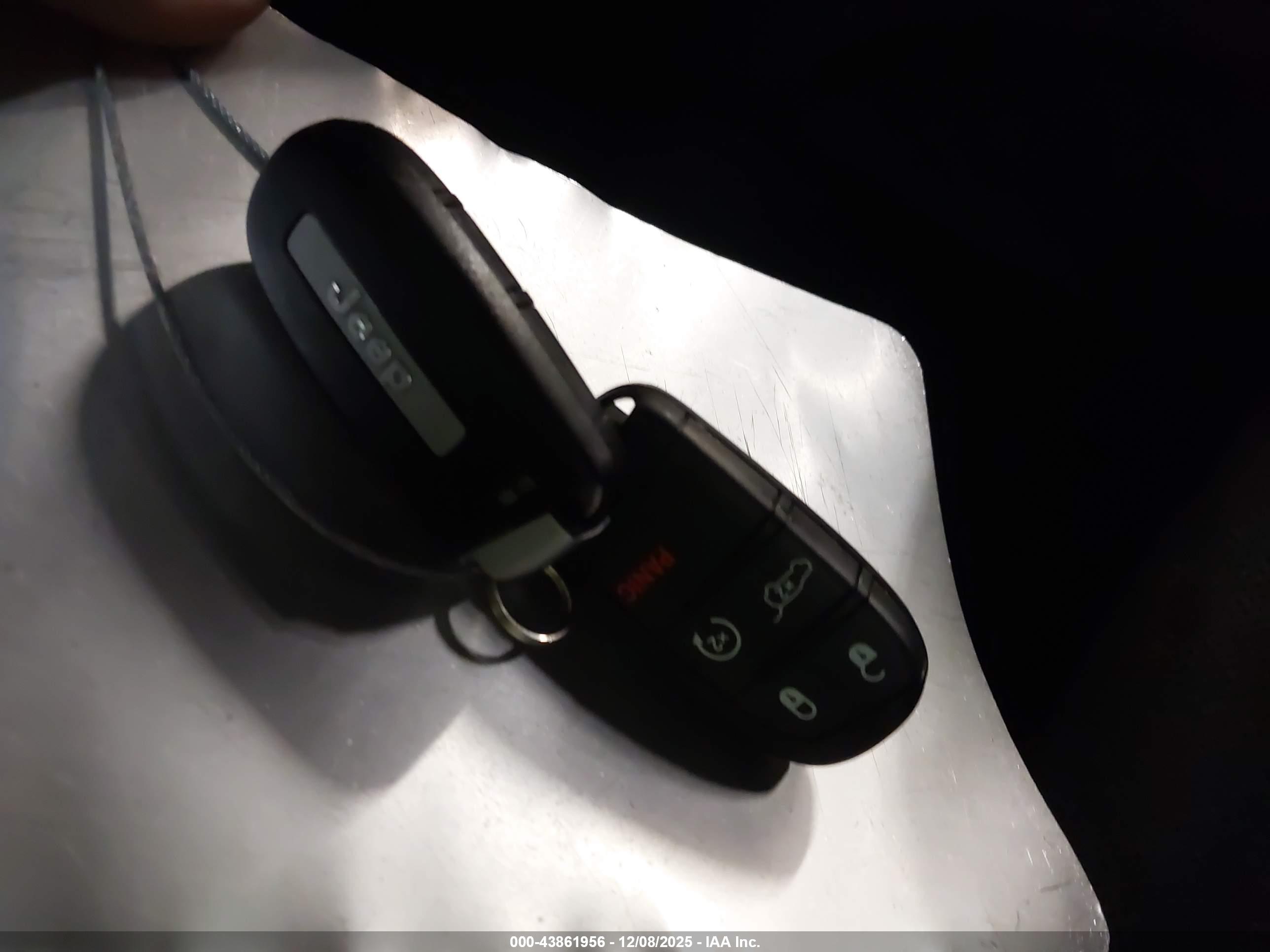 JEEP GRAND image 11