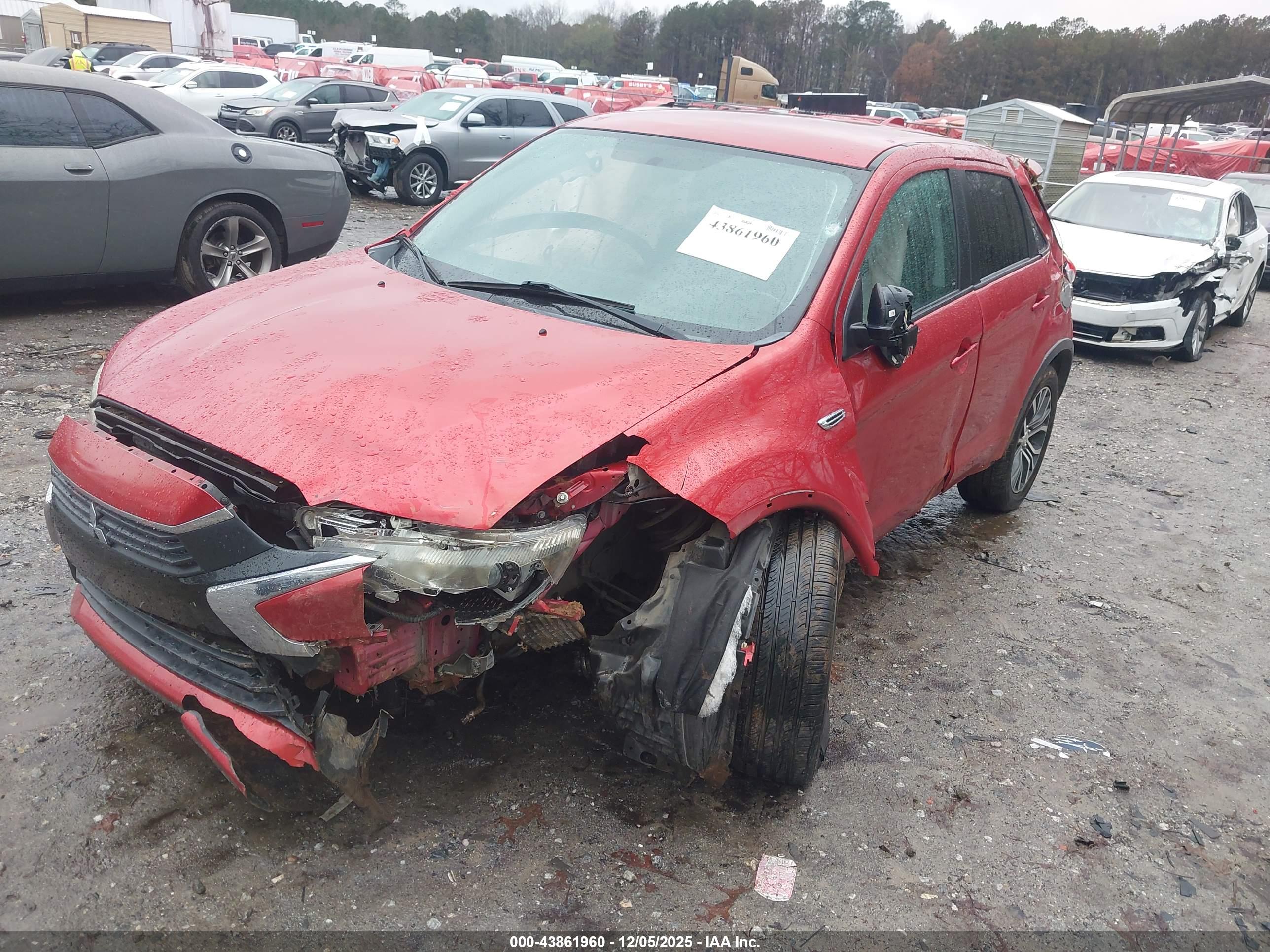 MITSUBISHI OUTLANDER image 2