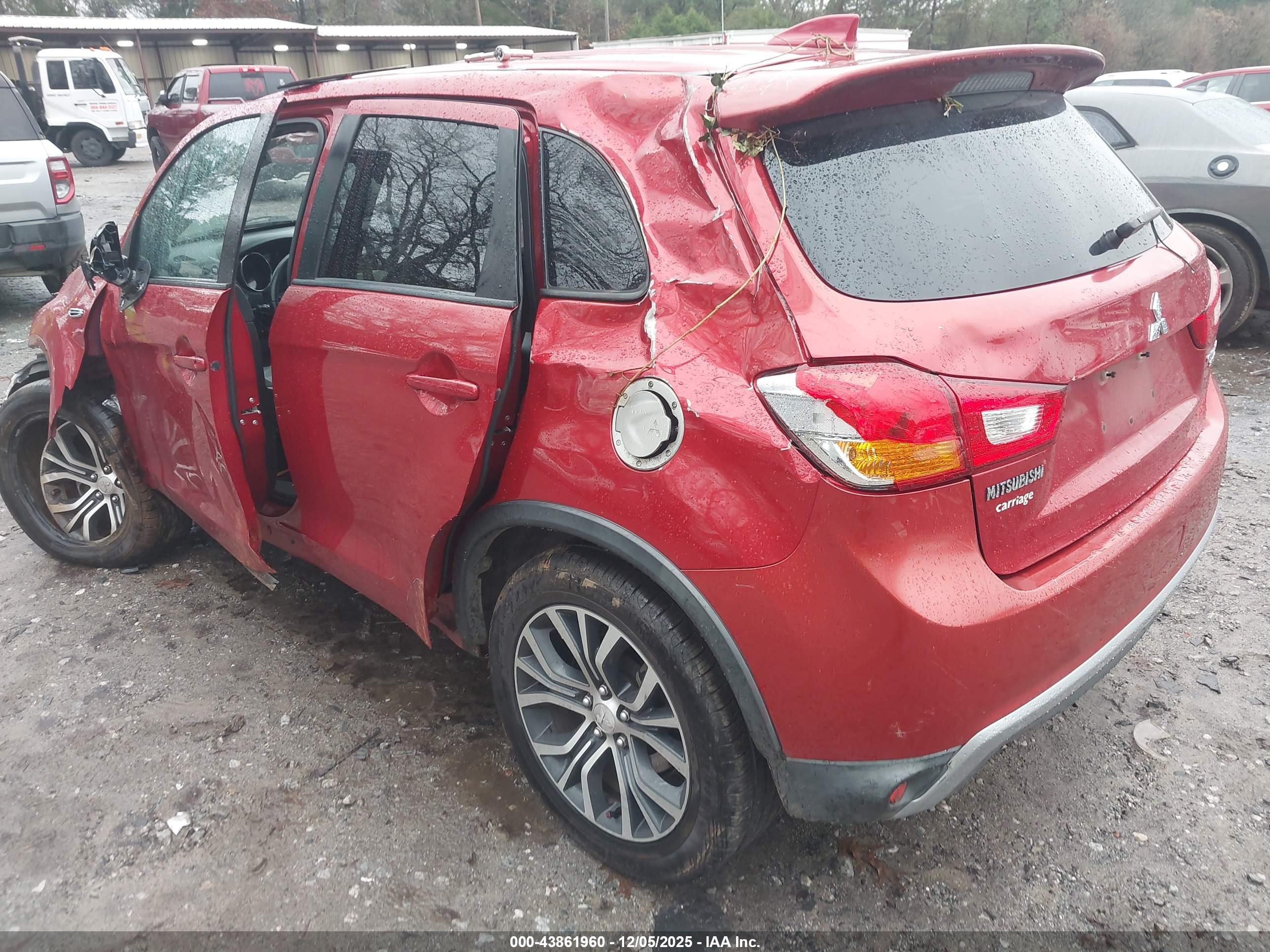 MITSUBISHI OUTLANDER image 3