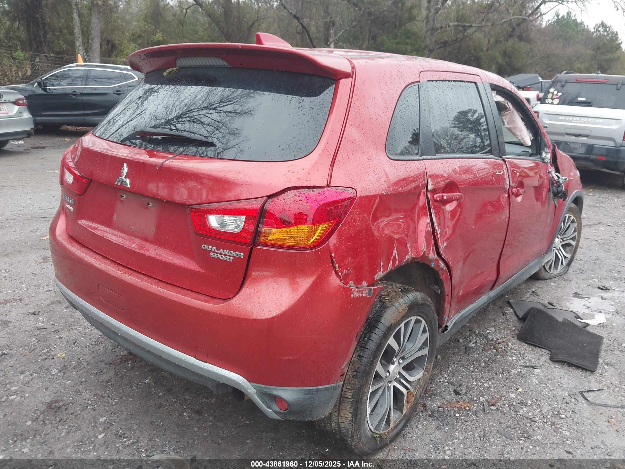 MITSUBISHI OUTLANDER image 4