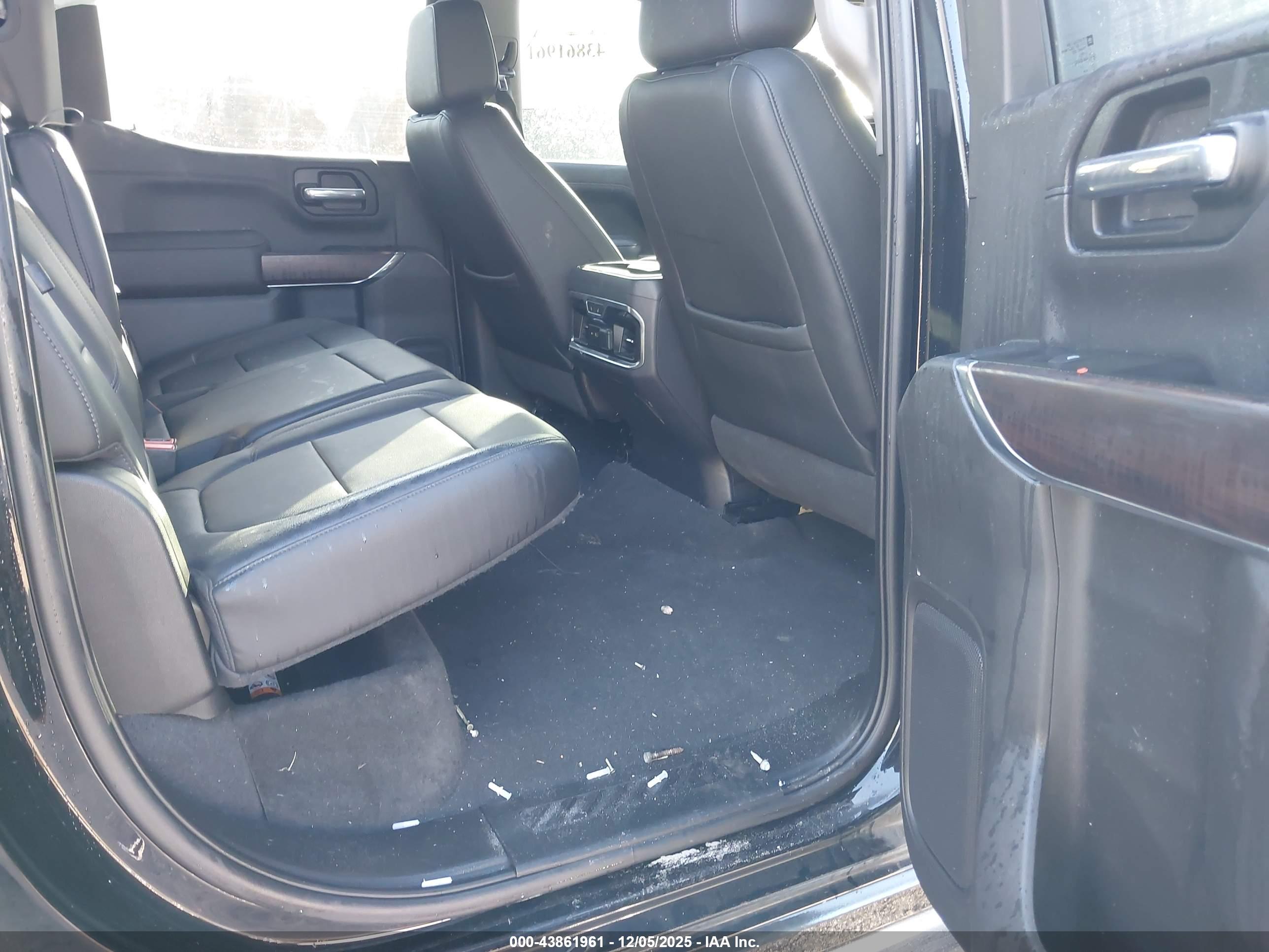 GMC SIERRA image 8