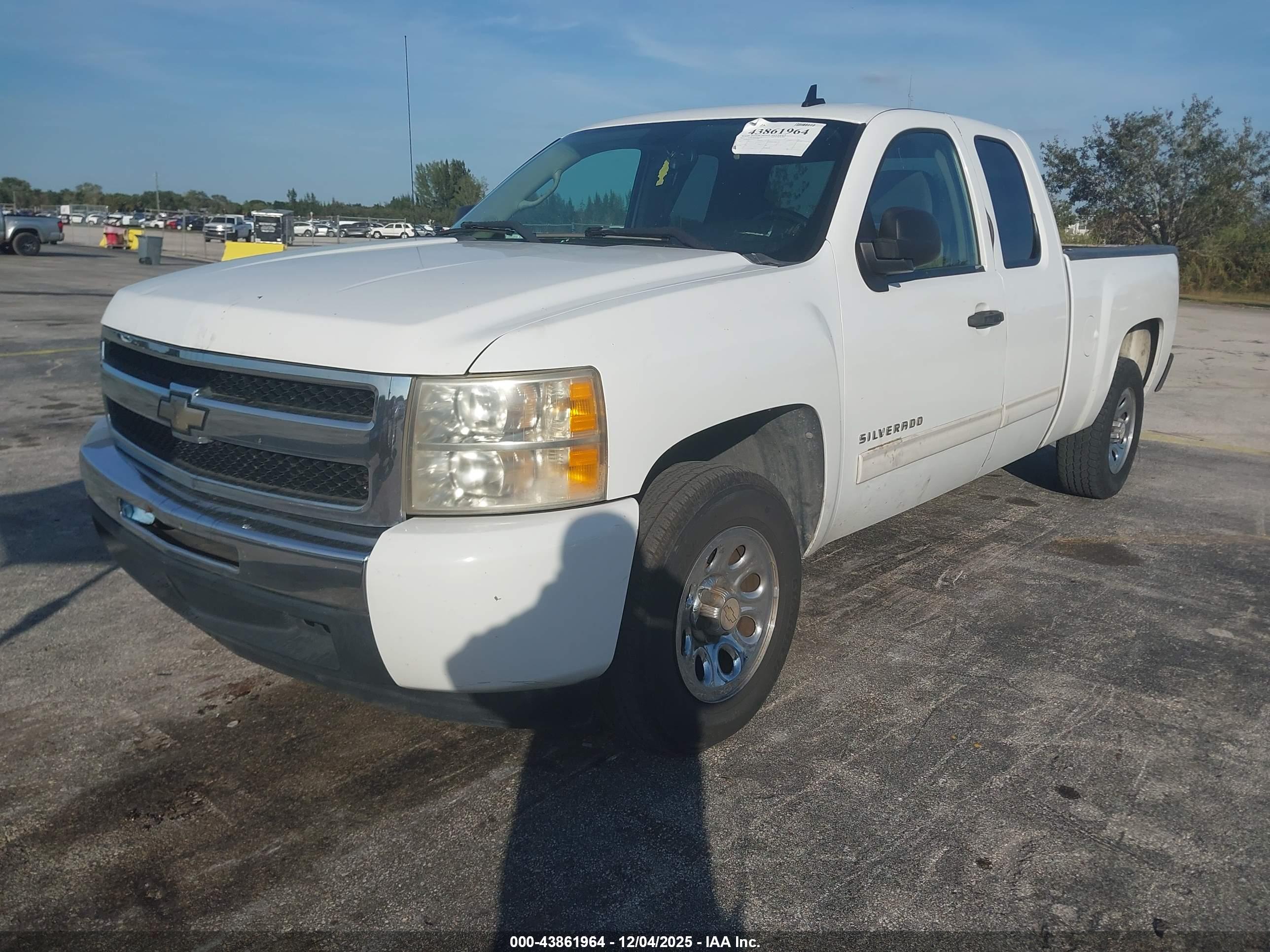 CHEVROLET SILVERADO image 2