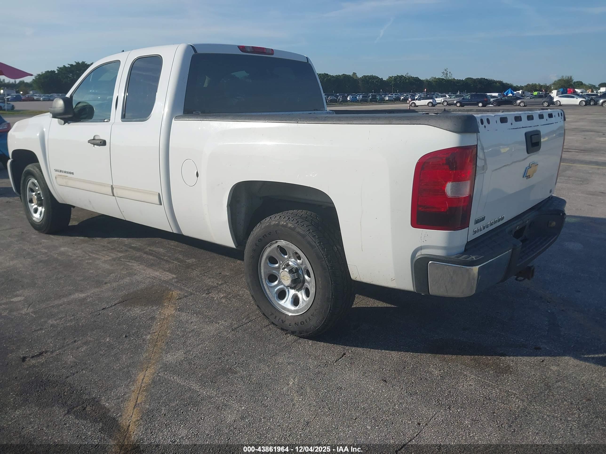 CHEVROLET SILVERADO image 3
