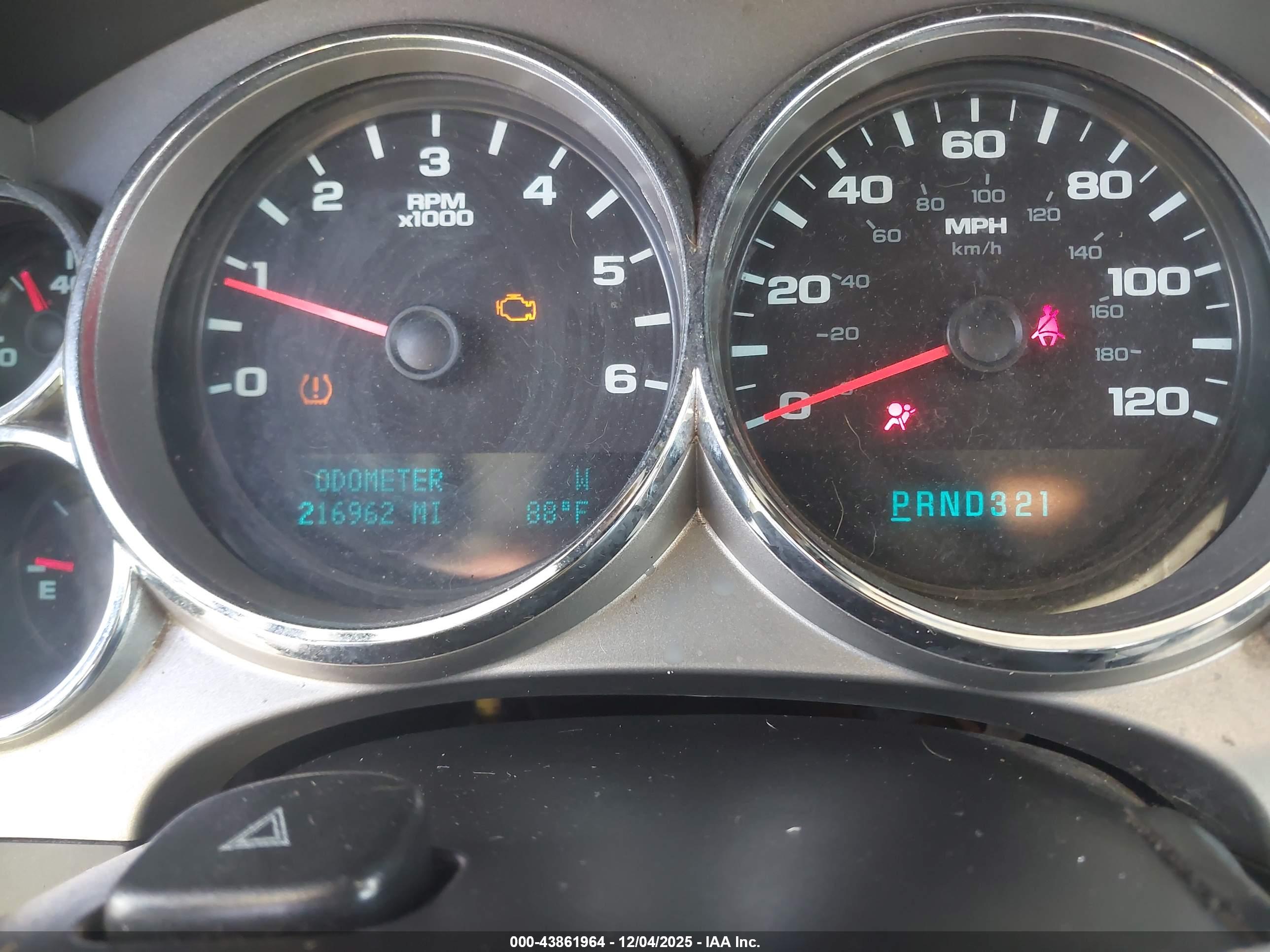 CHEVROLET SILVERADO image 7