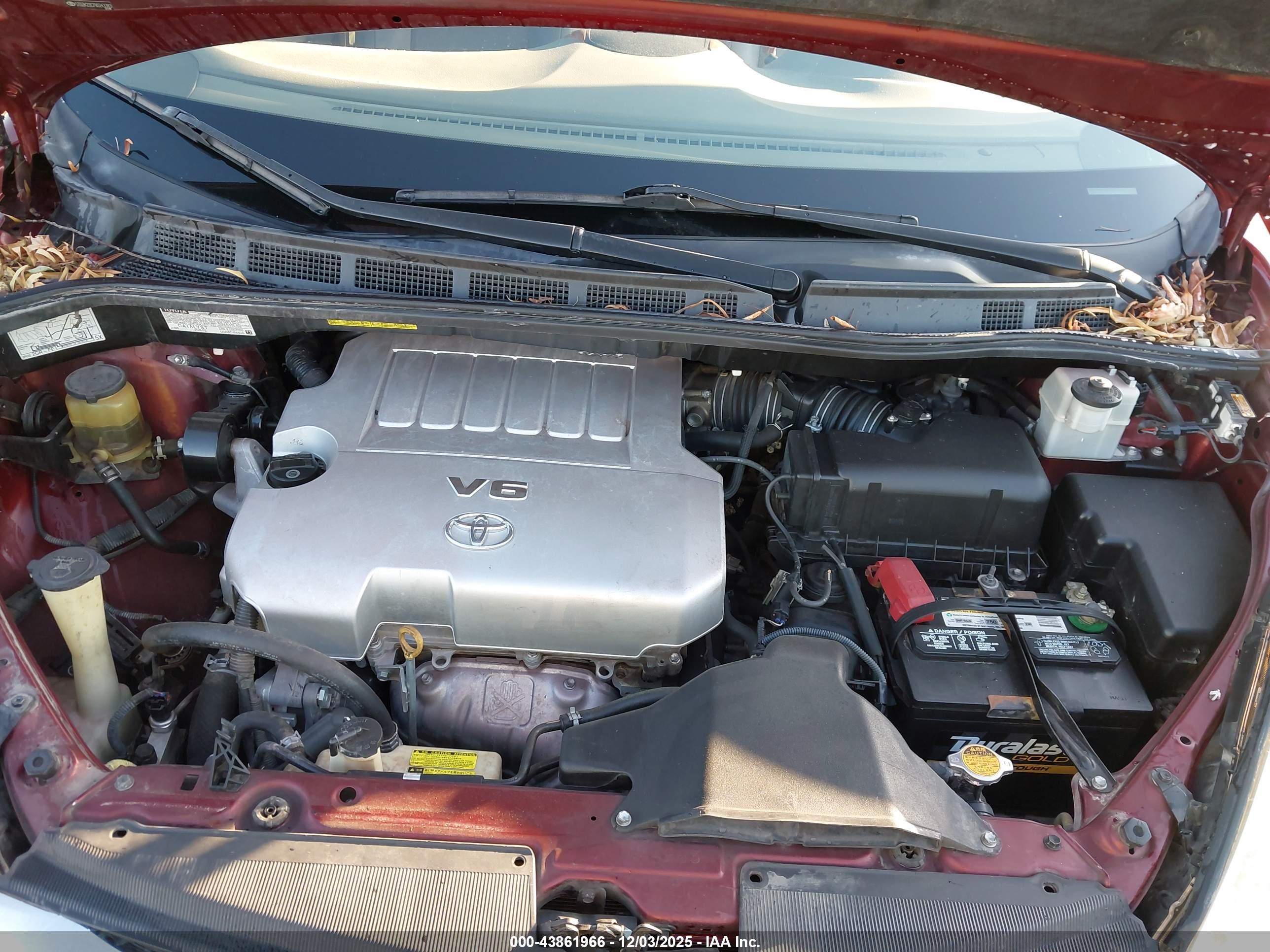TOYOTA SIENNA image 10
