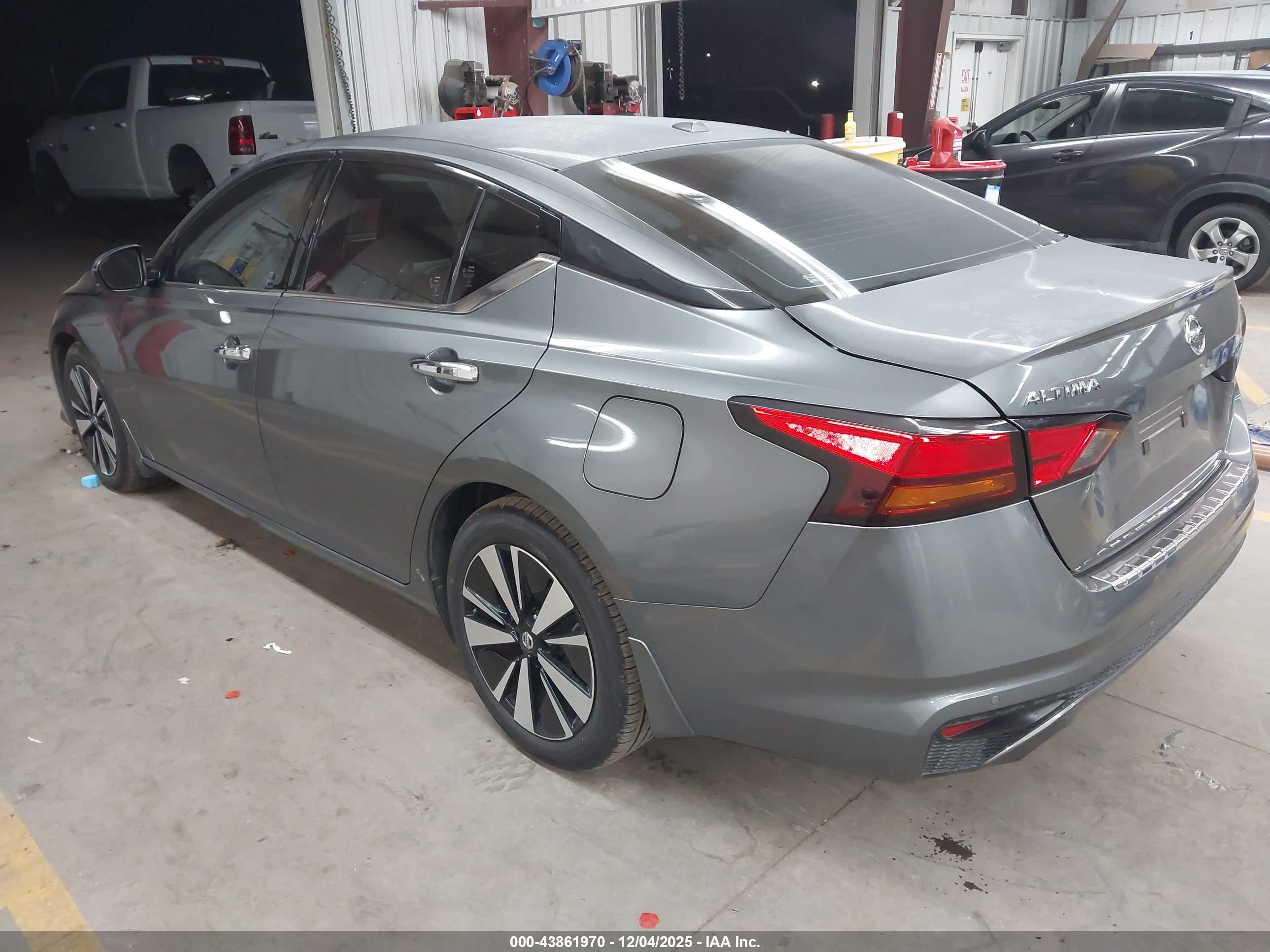 NISSAN ALTIMA image 3