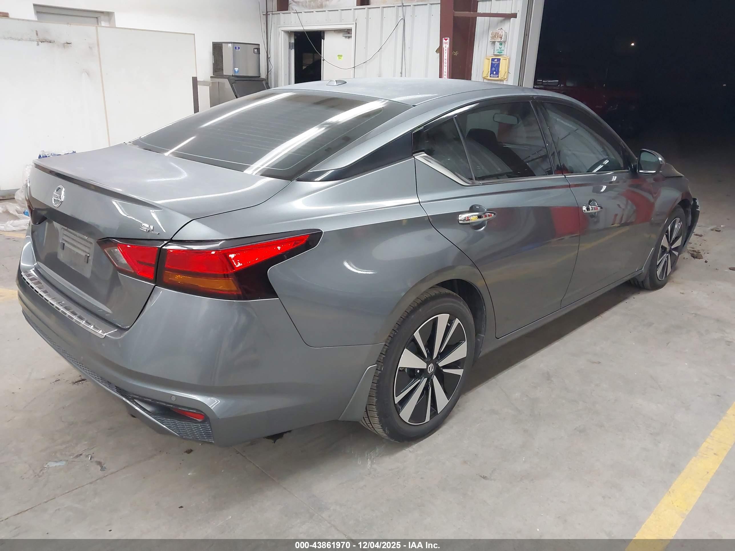NISSAN ALTIMA image 4