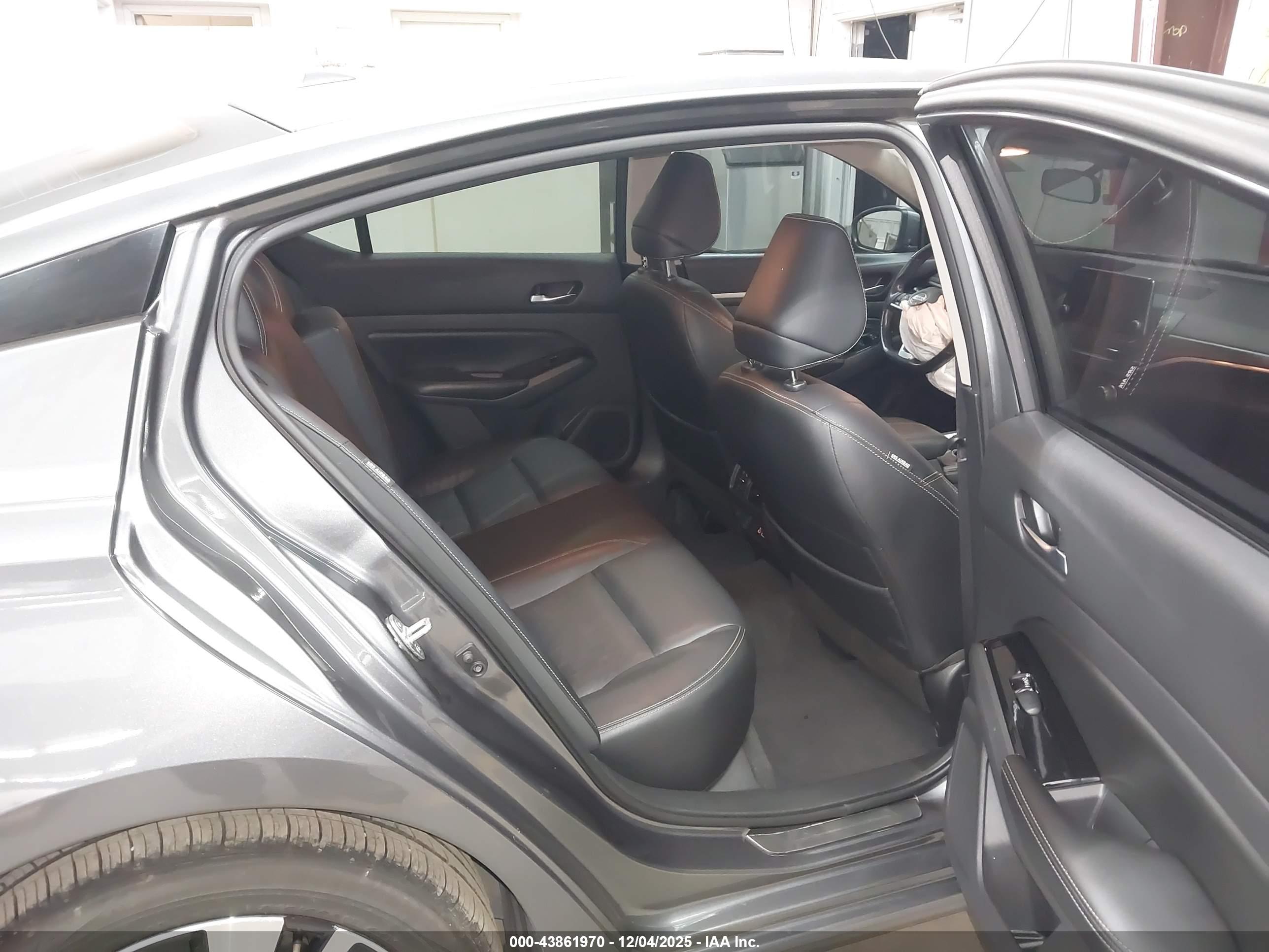 NISSAN ALTIMA image 8