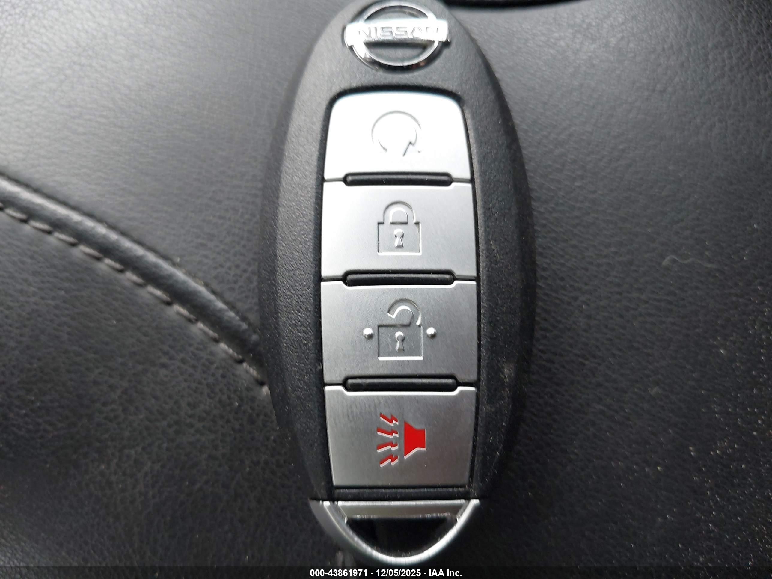 NISSAN ROGUE image 11