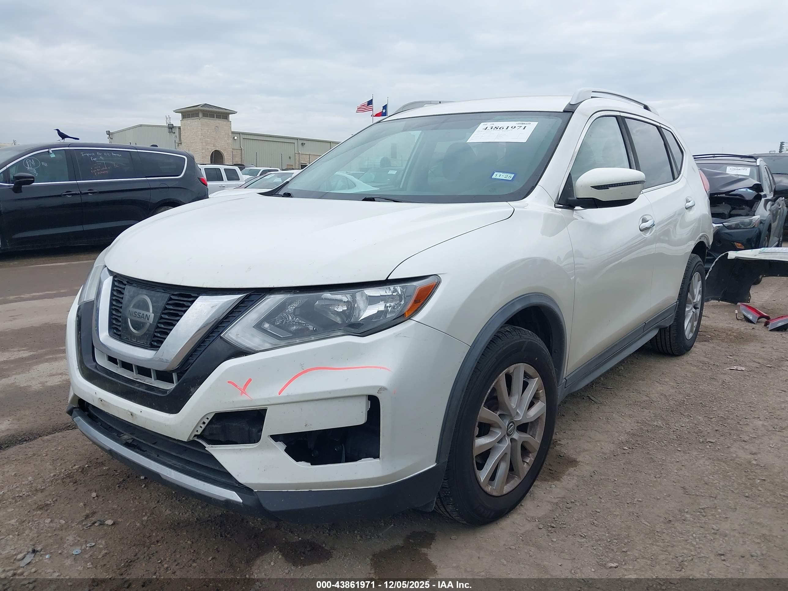 NISSAN ROGUE image 2