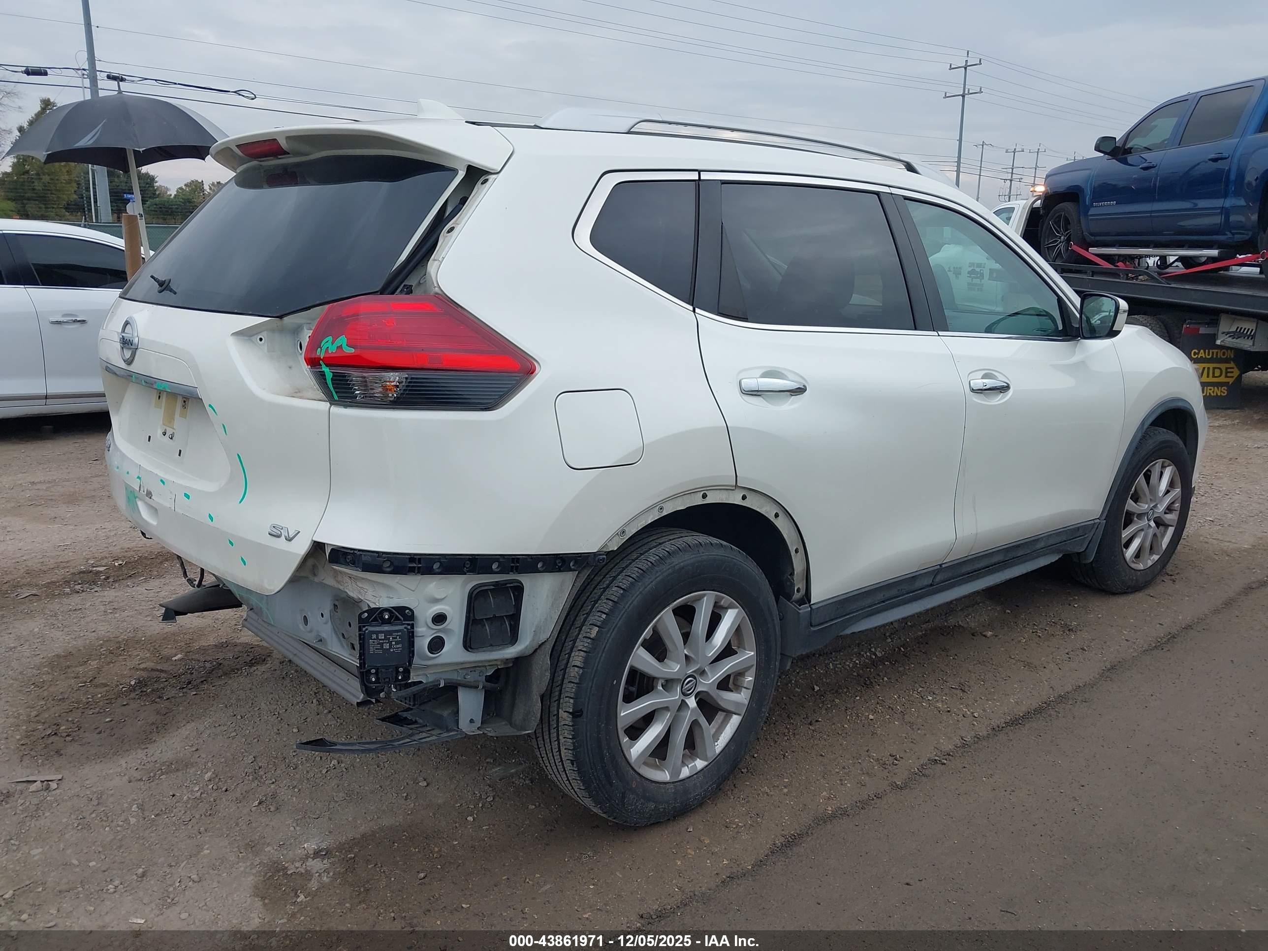 NISSAN ROGUE image 4