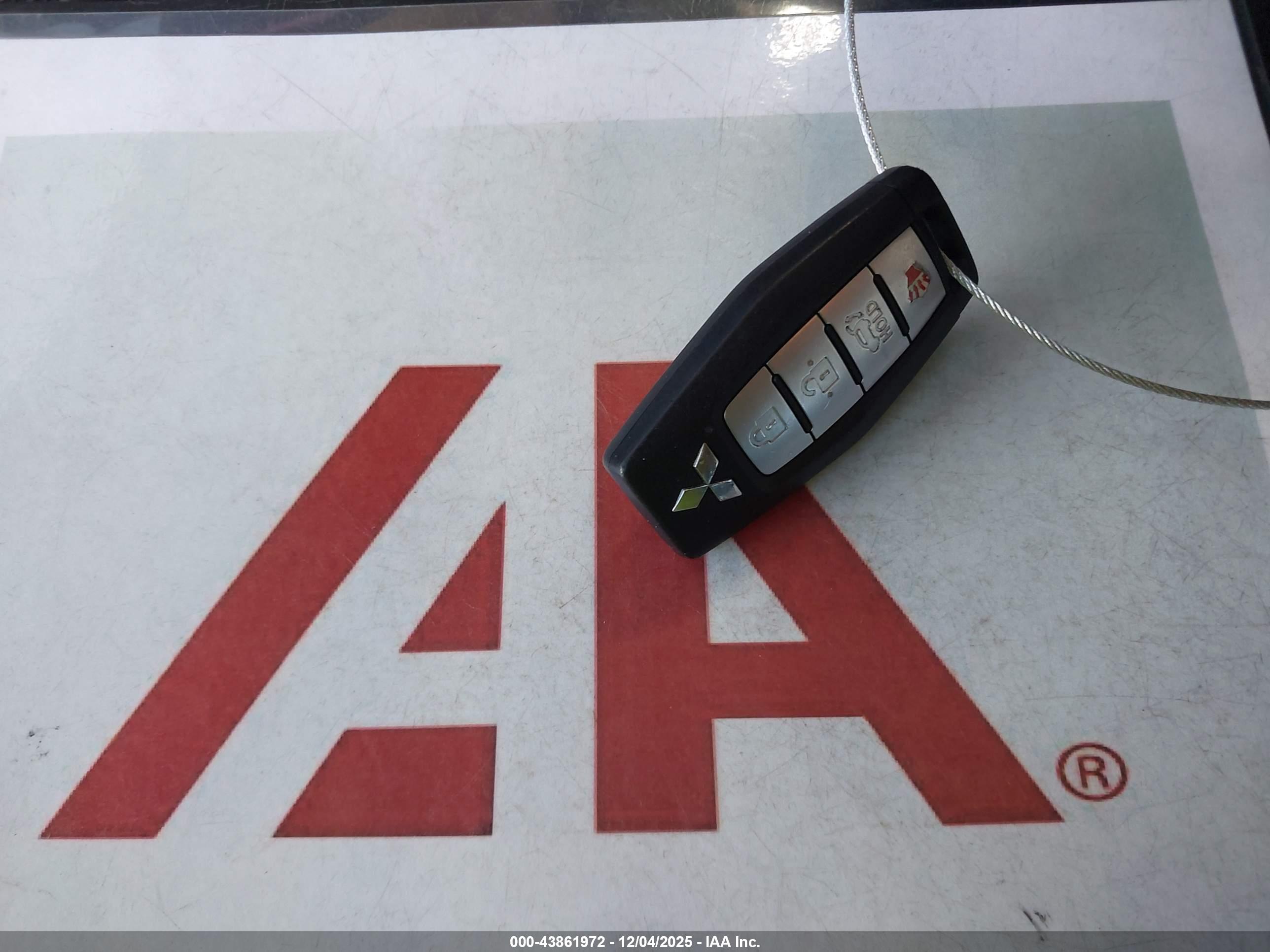 MITSUBISHI OUTLANDER image 11
