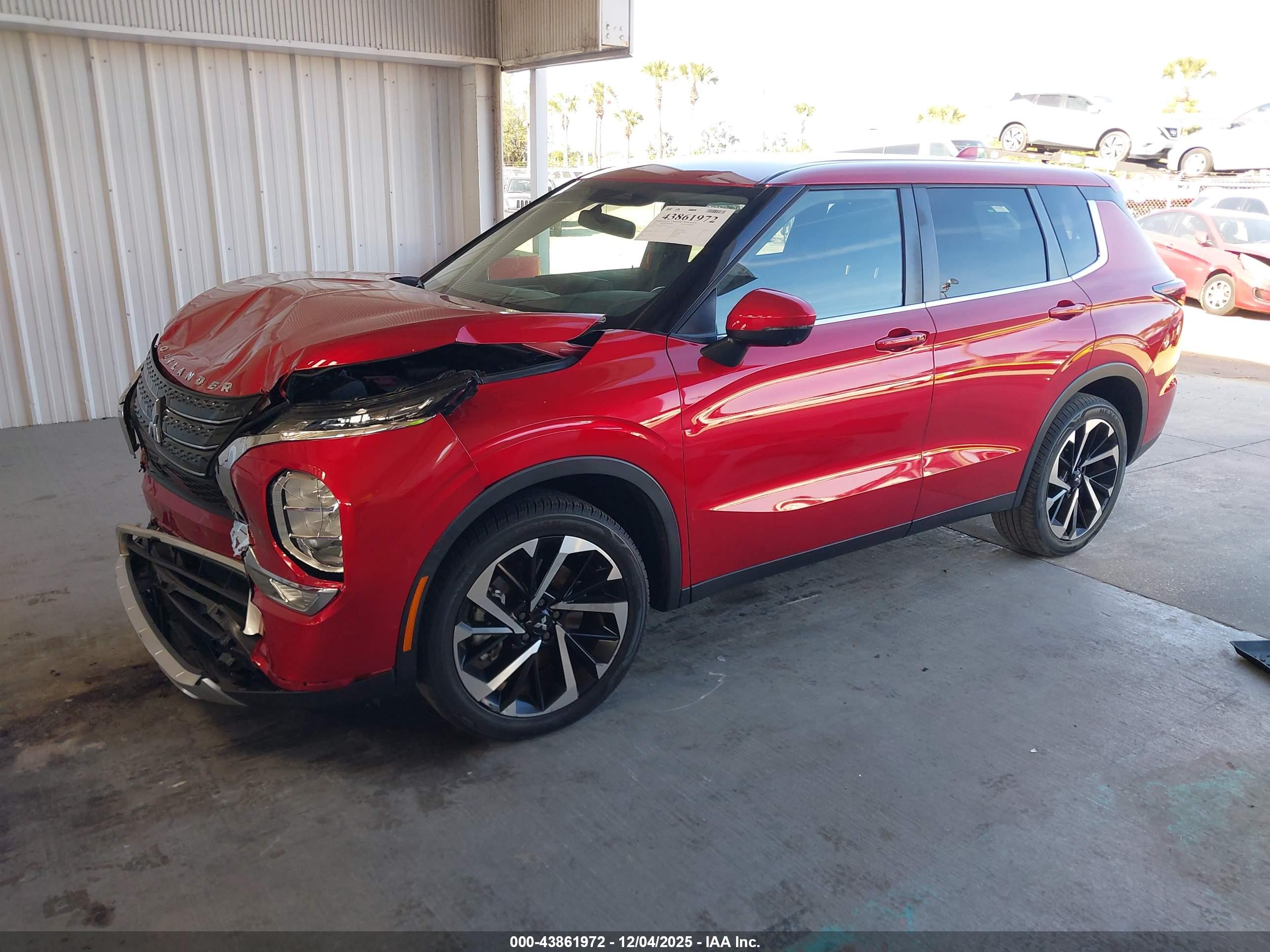 MITSUBISHI OUTLANDER image 2