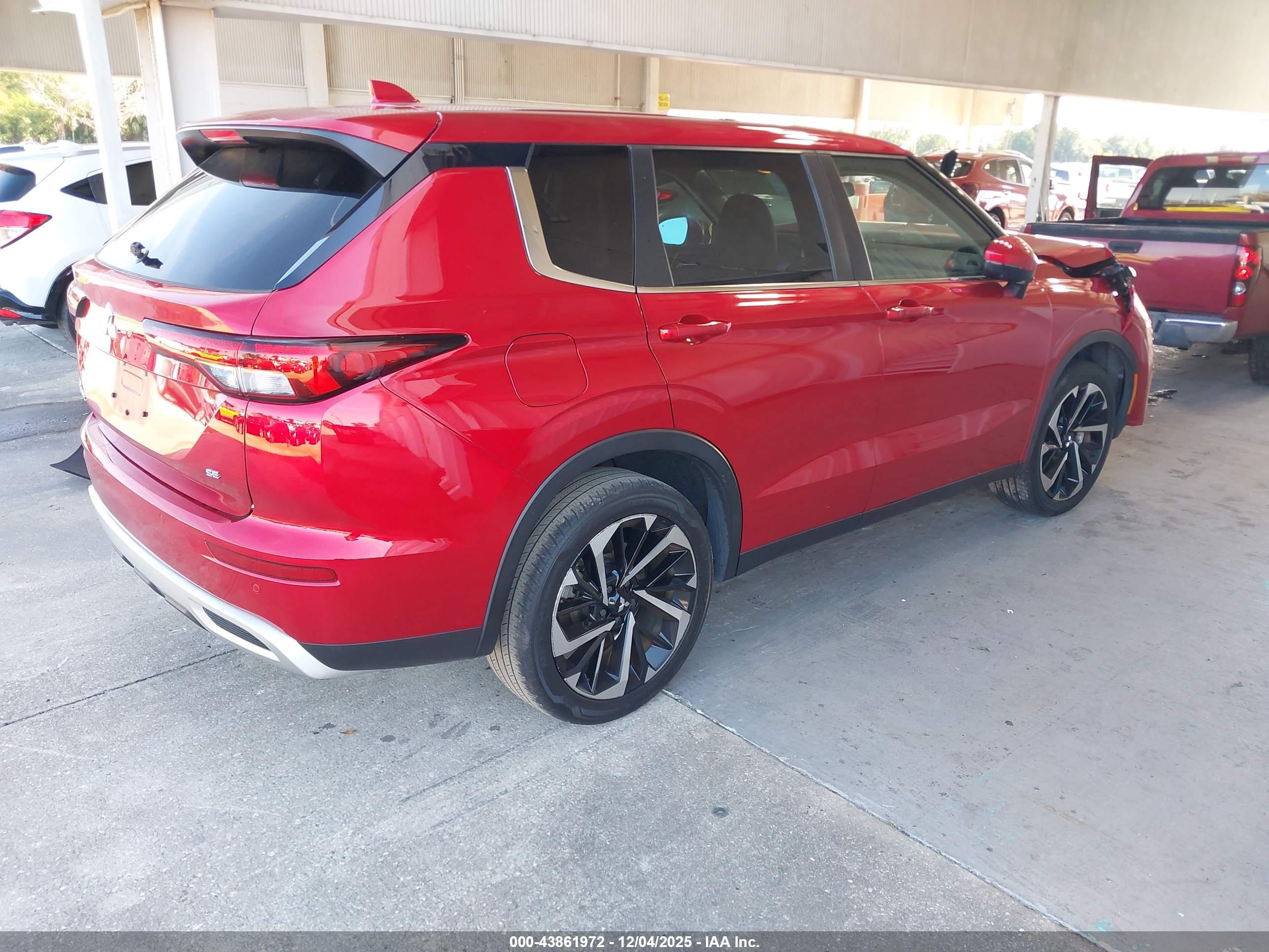 MITSUBISHI OUTLANDER image 4