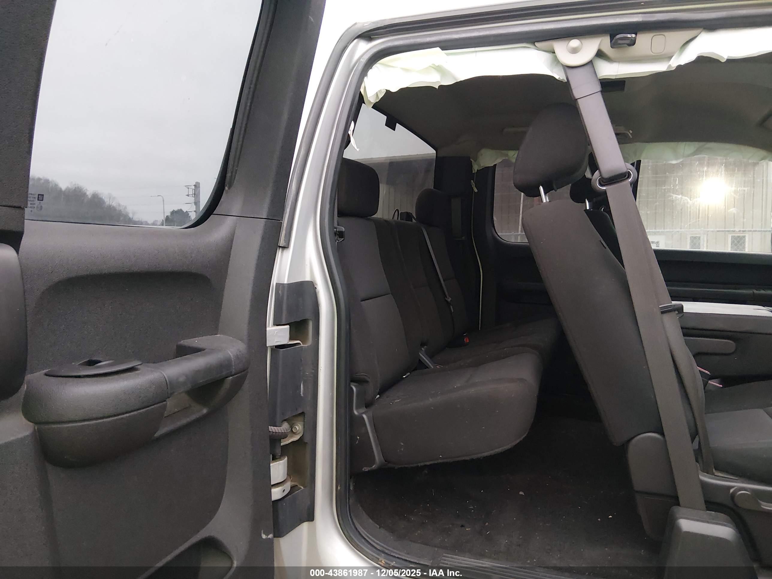 CHEVROLET SILVERADO image 8