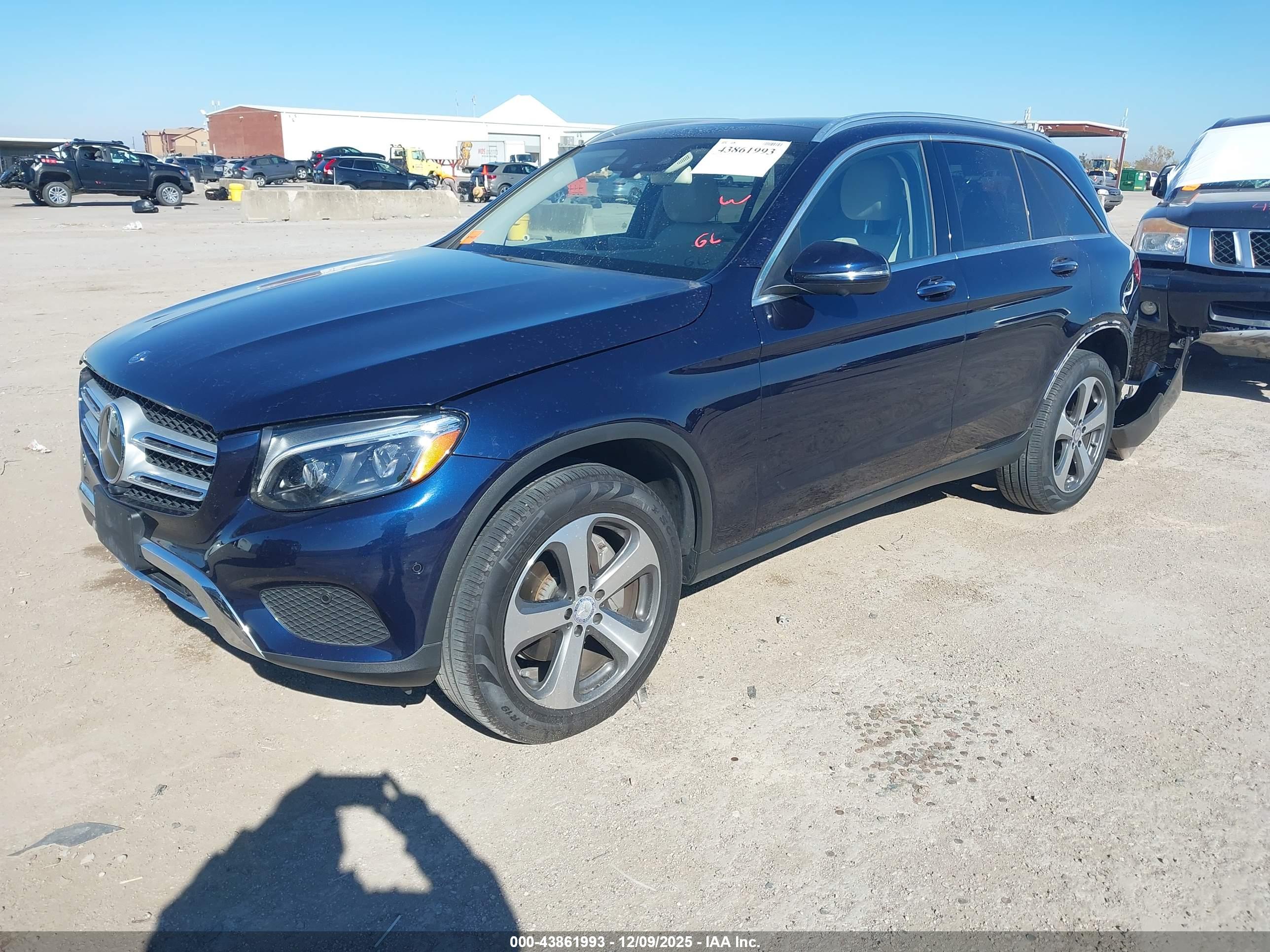 MERCEDES-BENZ GLC image 2