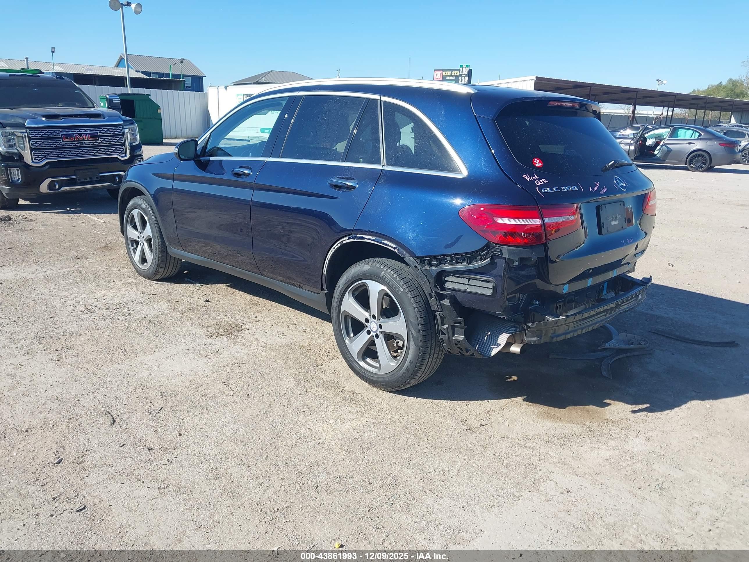 MERCEDES-BENZ GLC image 3