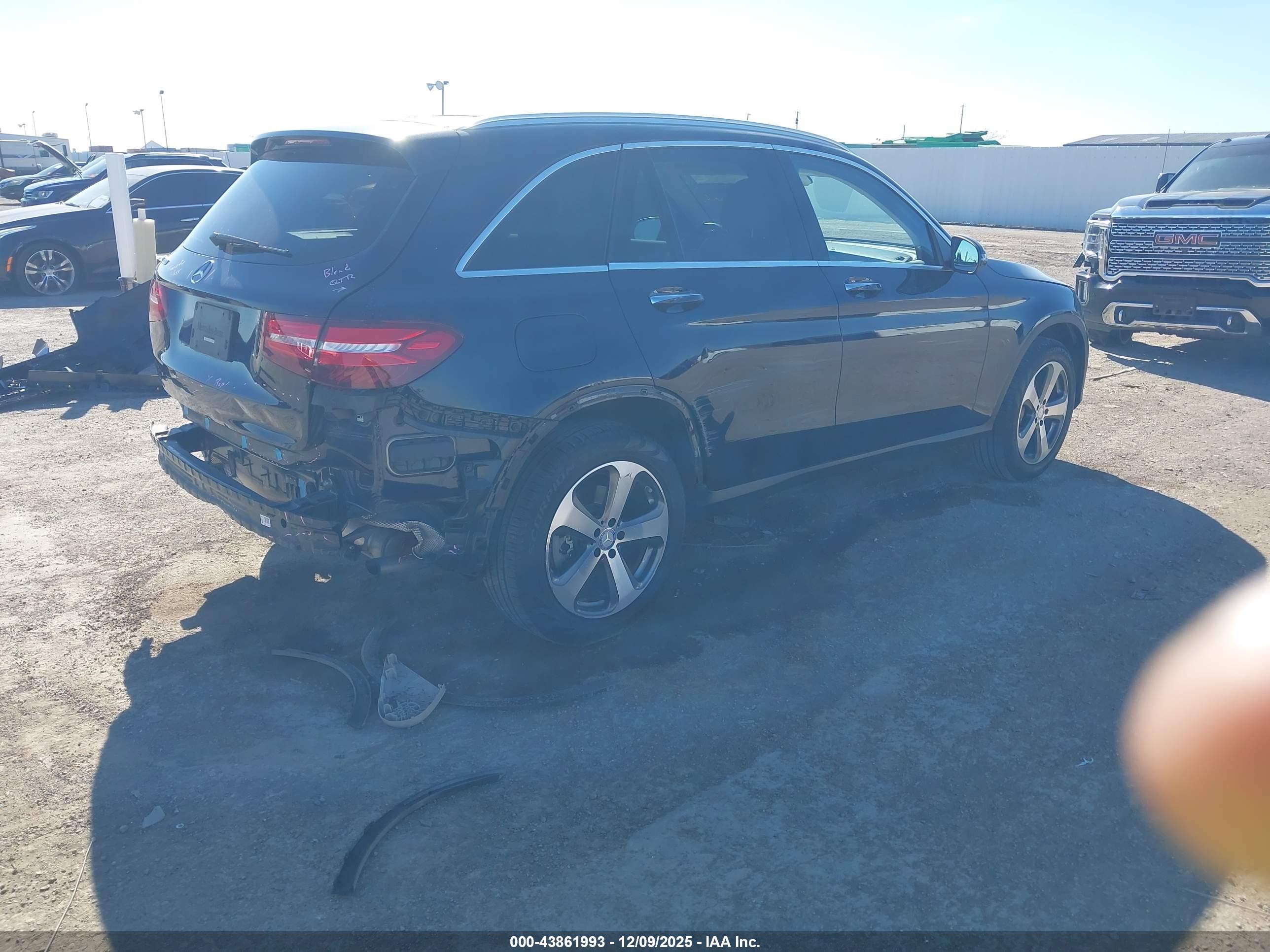 MERCEDES-BENZ GLC image 4
