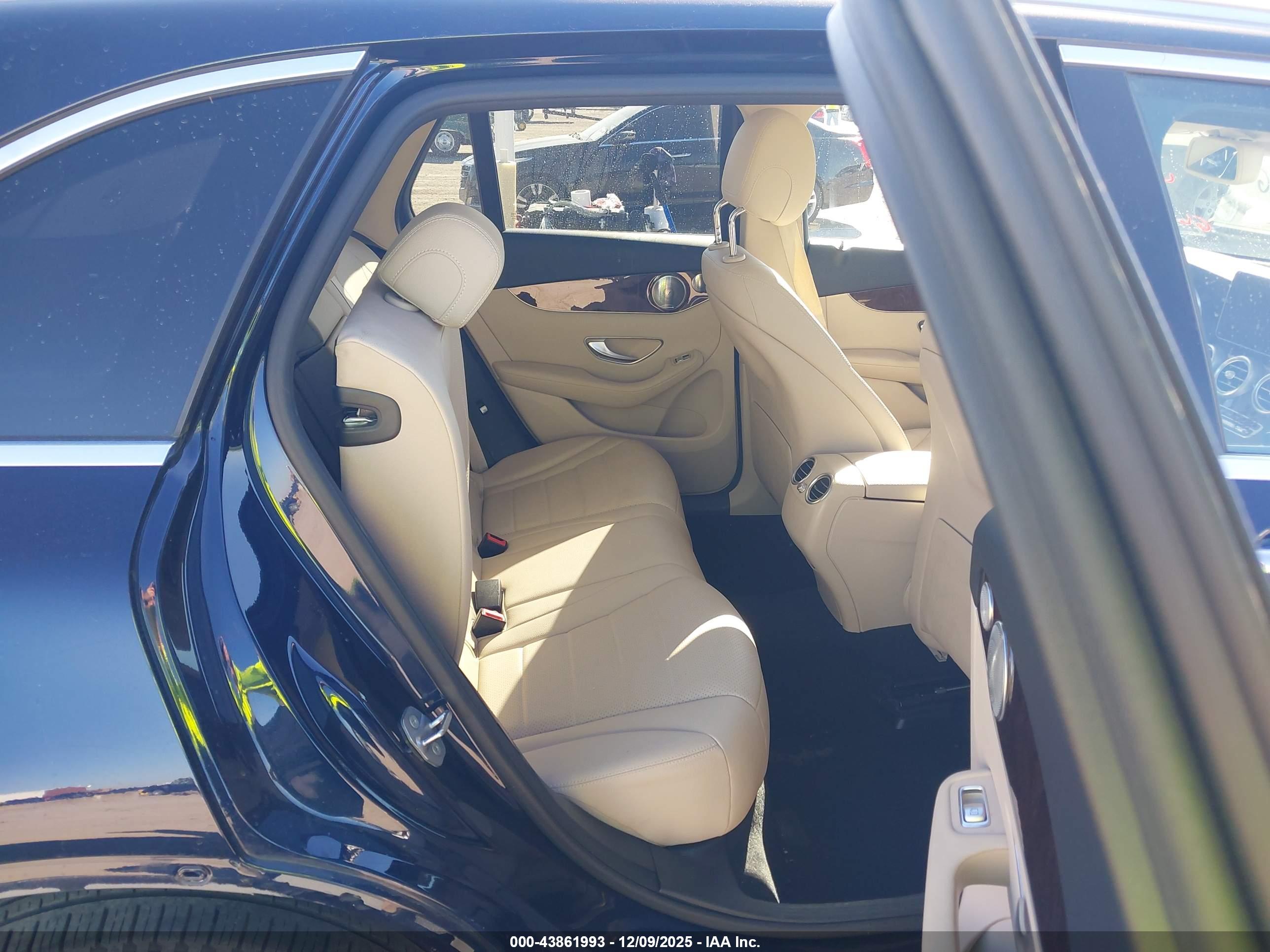 MERCEDES-BENZ GLC image 8