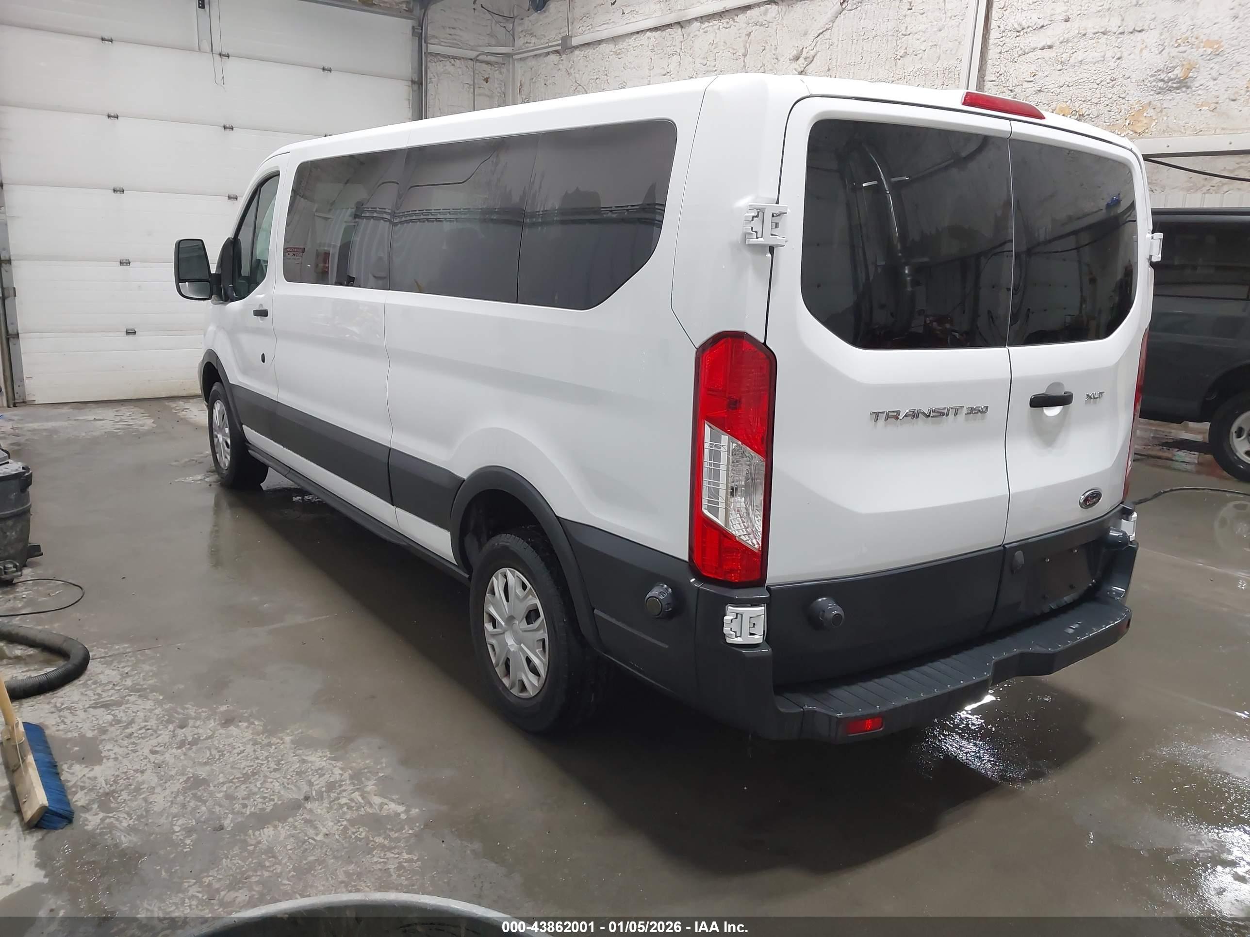 FORD TRANSIT-350 image 3