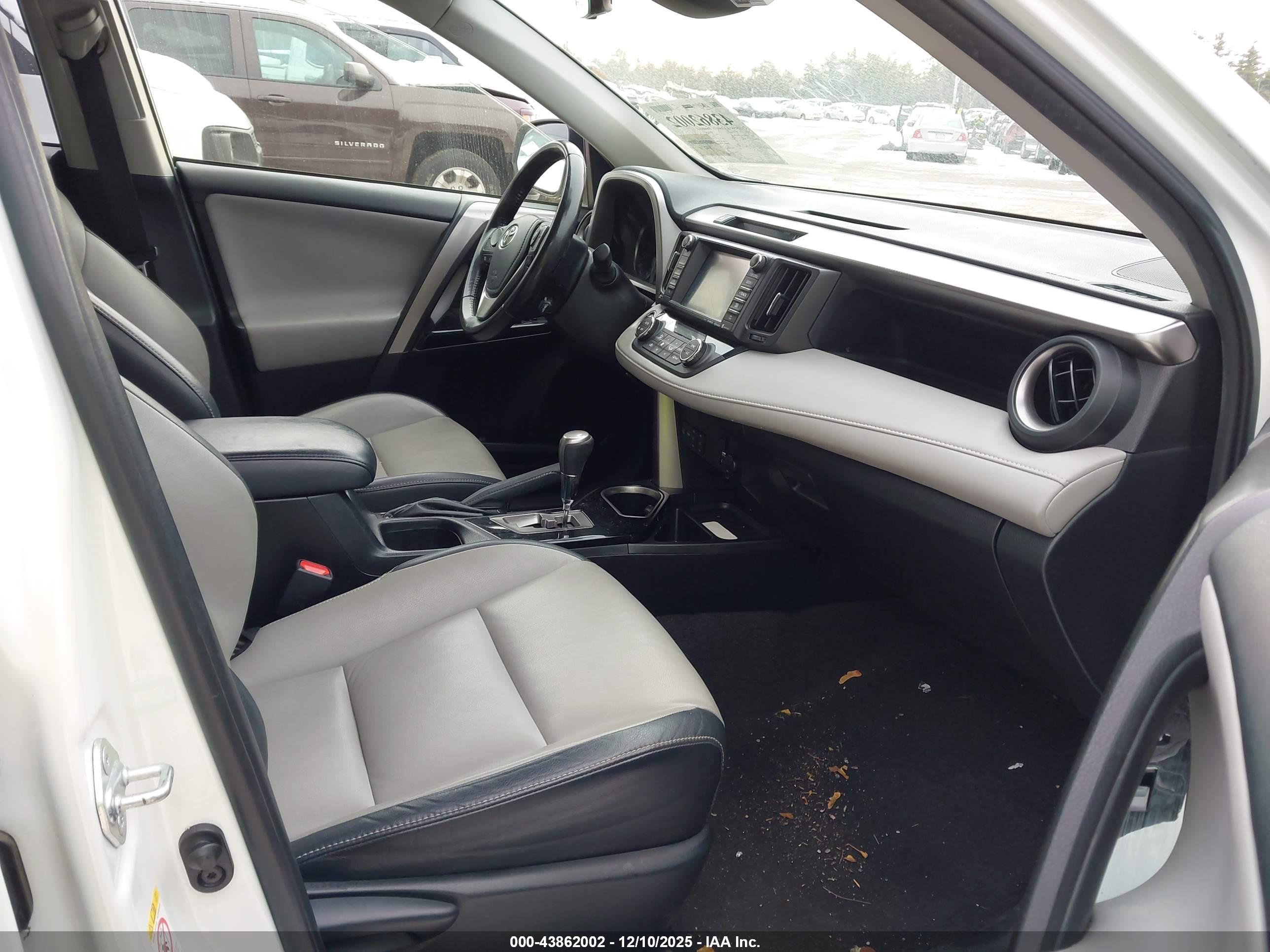 TOYOTA RAV4 image 5