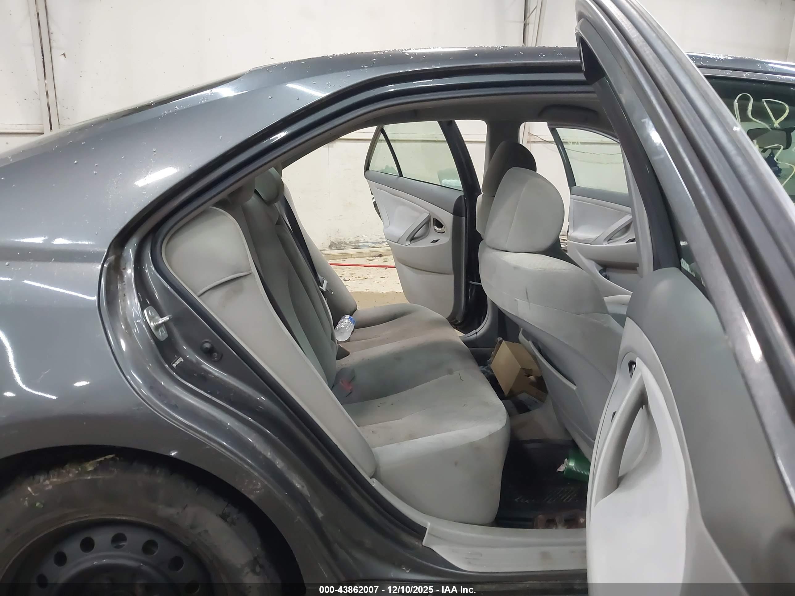 TOYOTA CAMRY image 8