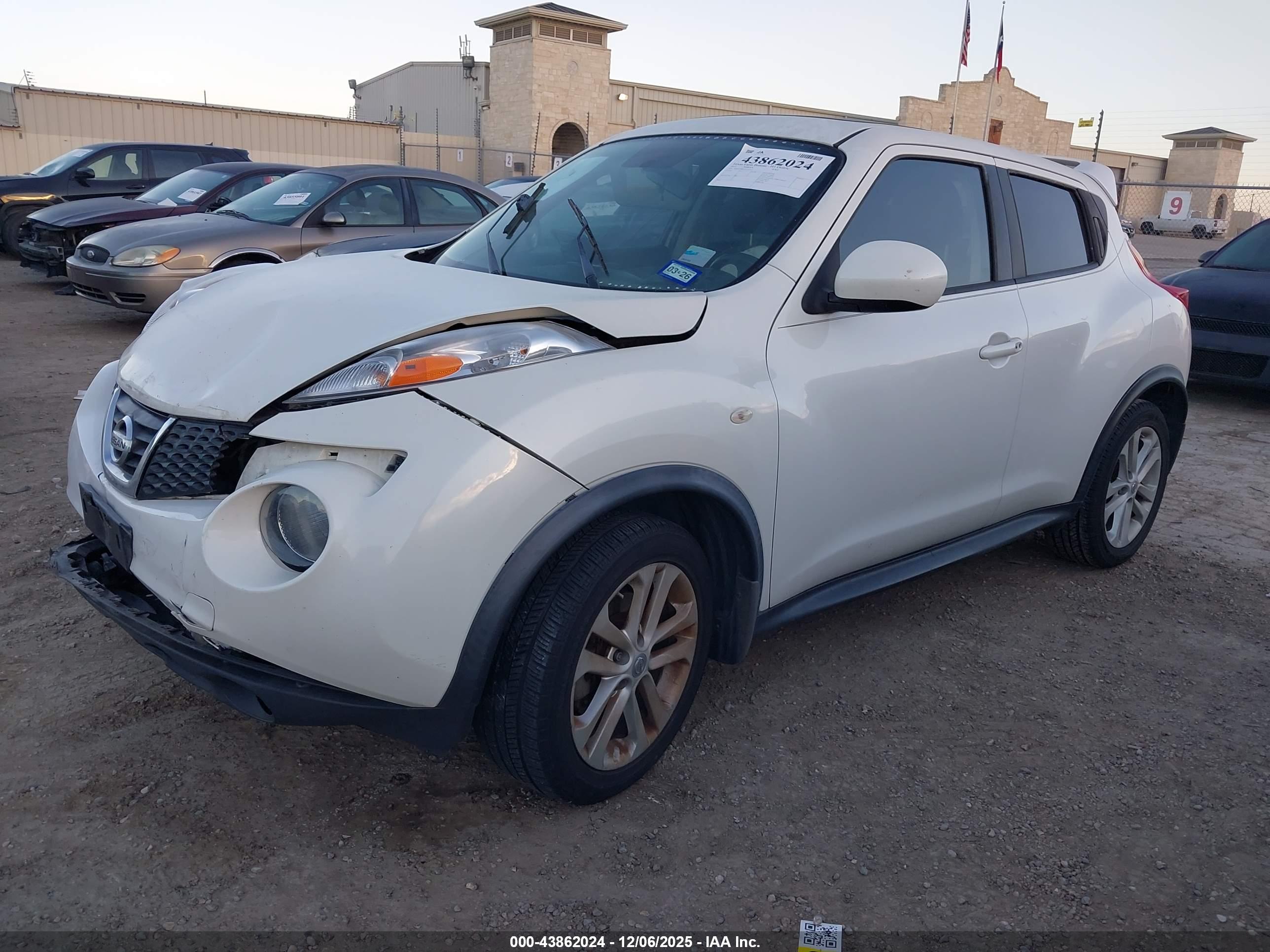 NISSAN JUKE image 2