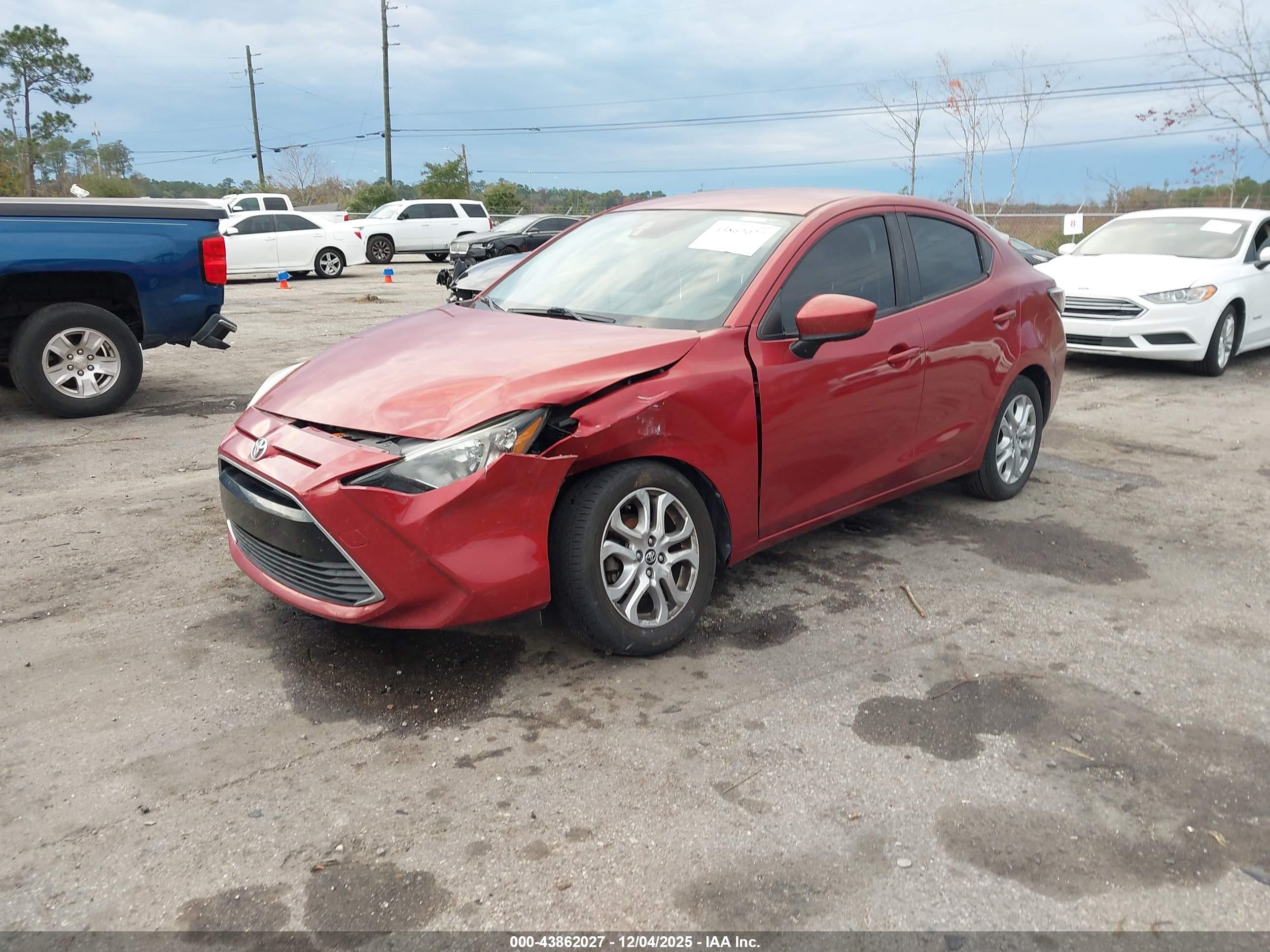 TOYOTA YARIS image 2