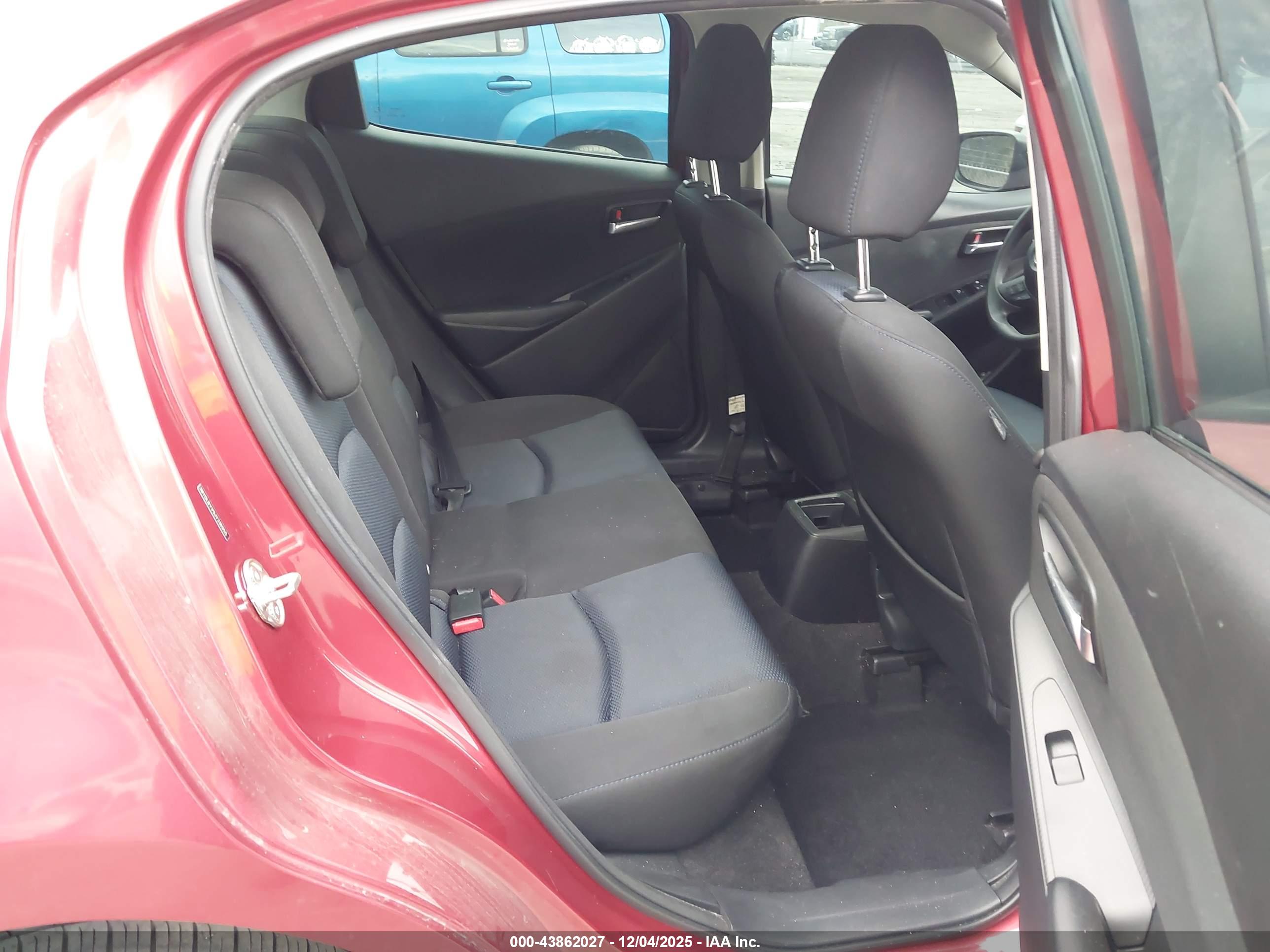 TOYOTA YARIS image 8