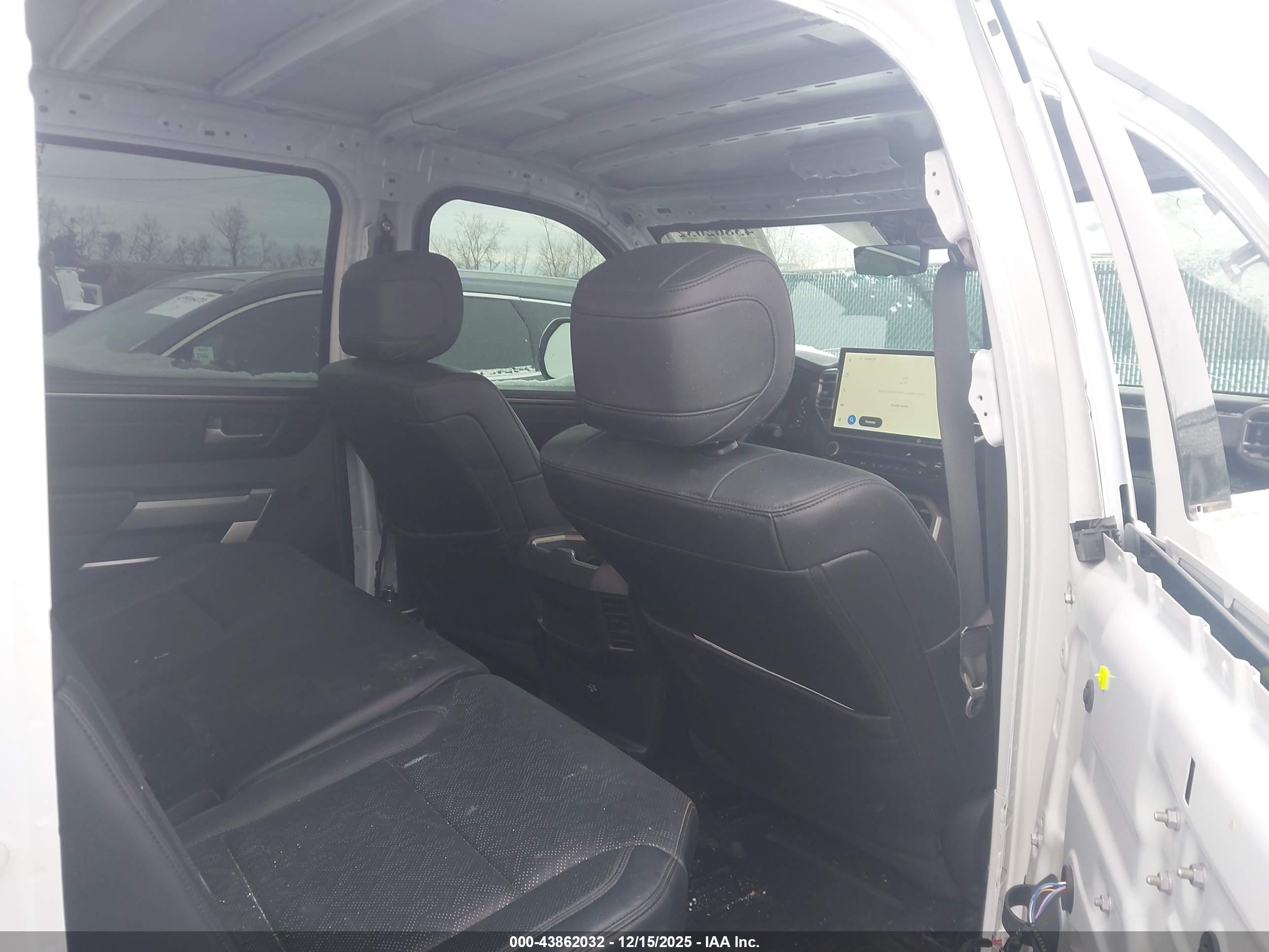 TOYOTA TUNDRA image 8