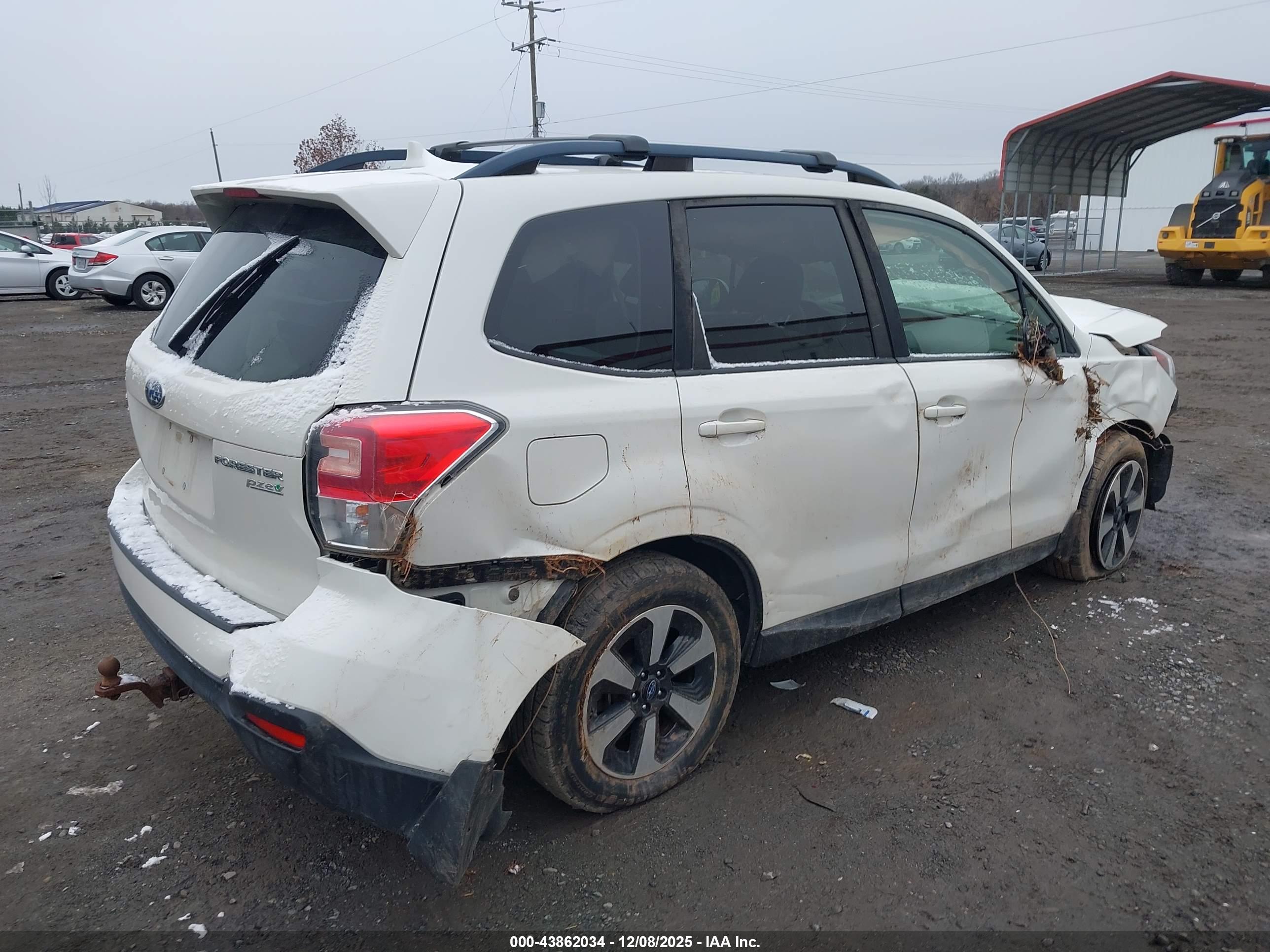 SUBARU FORESTER image 4