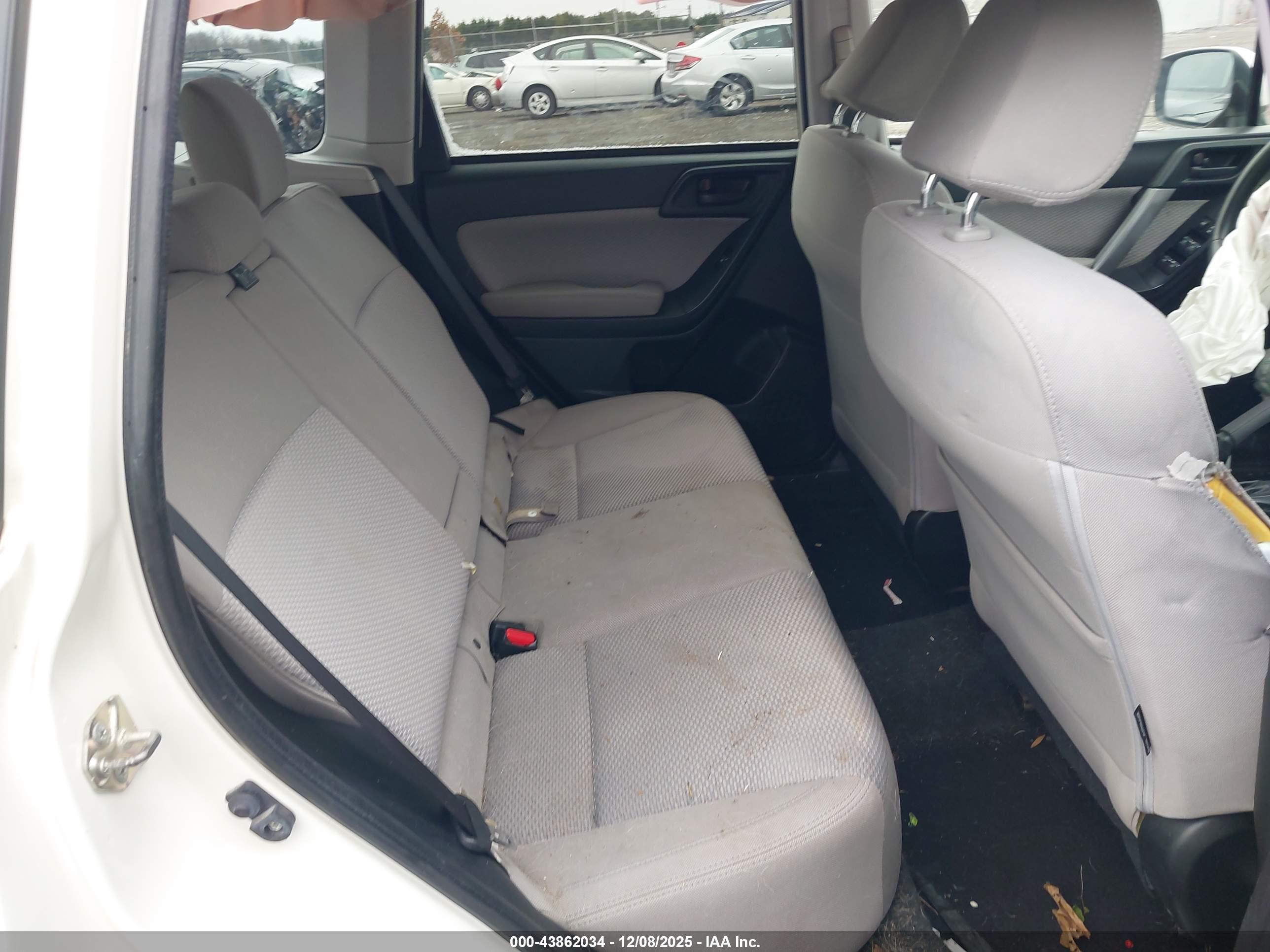 SUBARU FORESTER image 8
