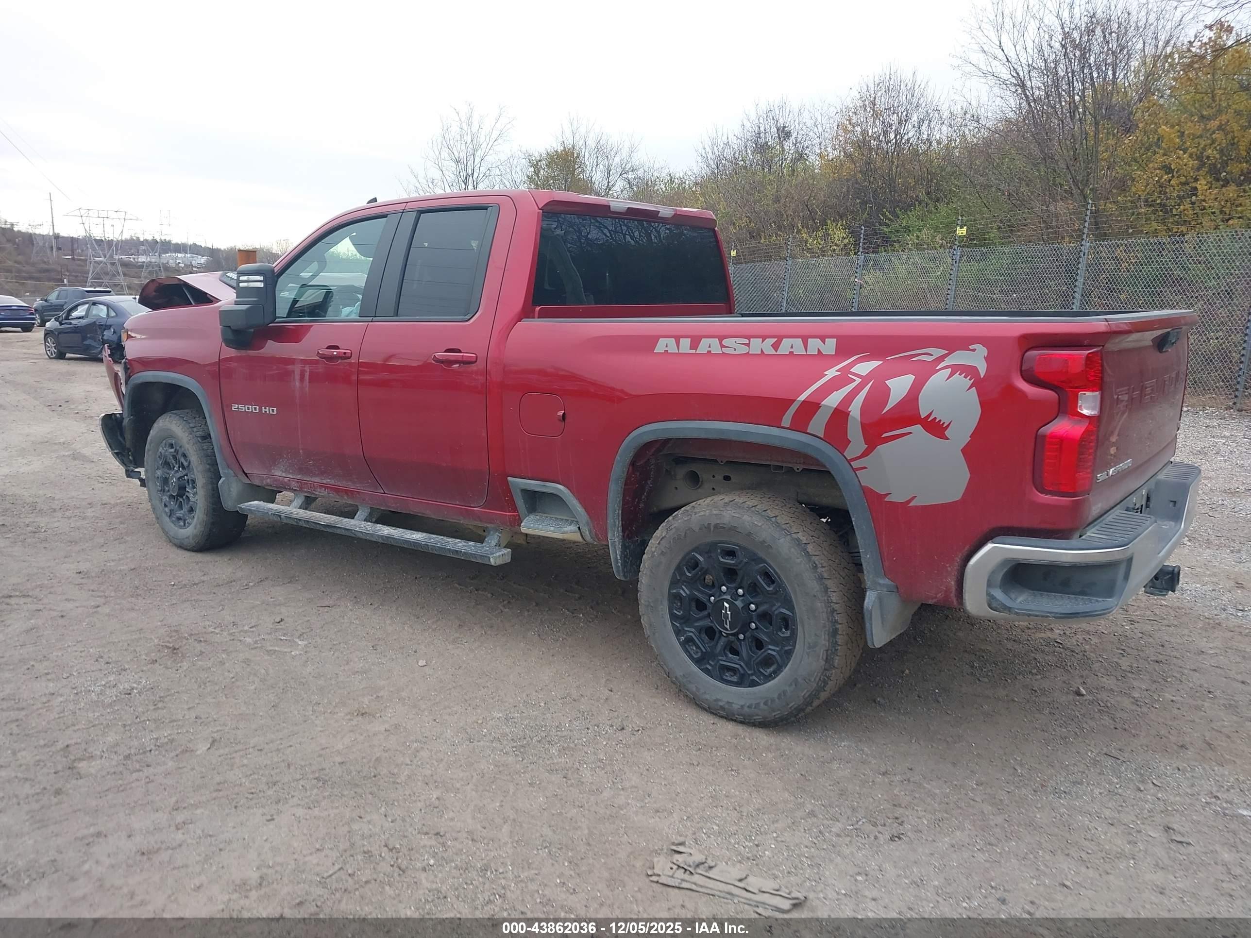 CHEVROLET SILVERADO image 3